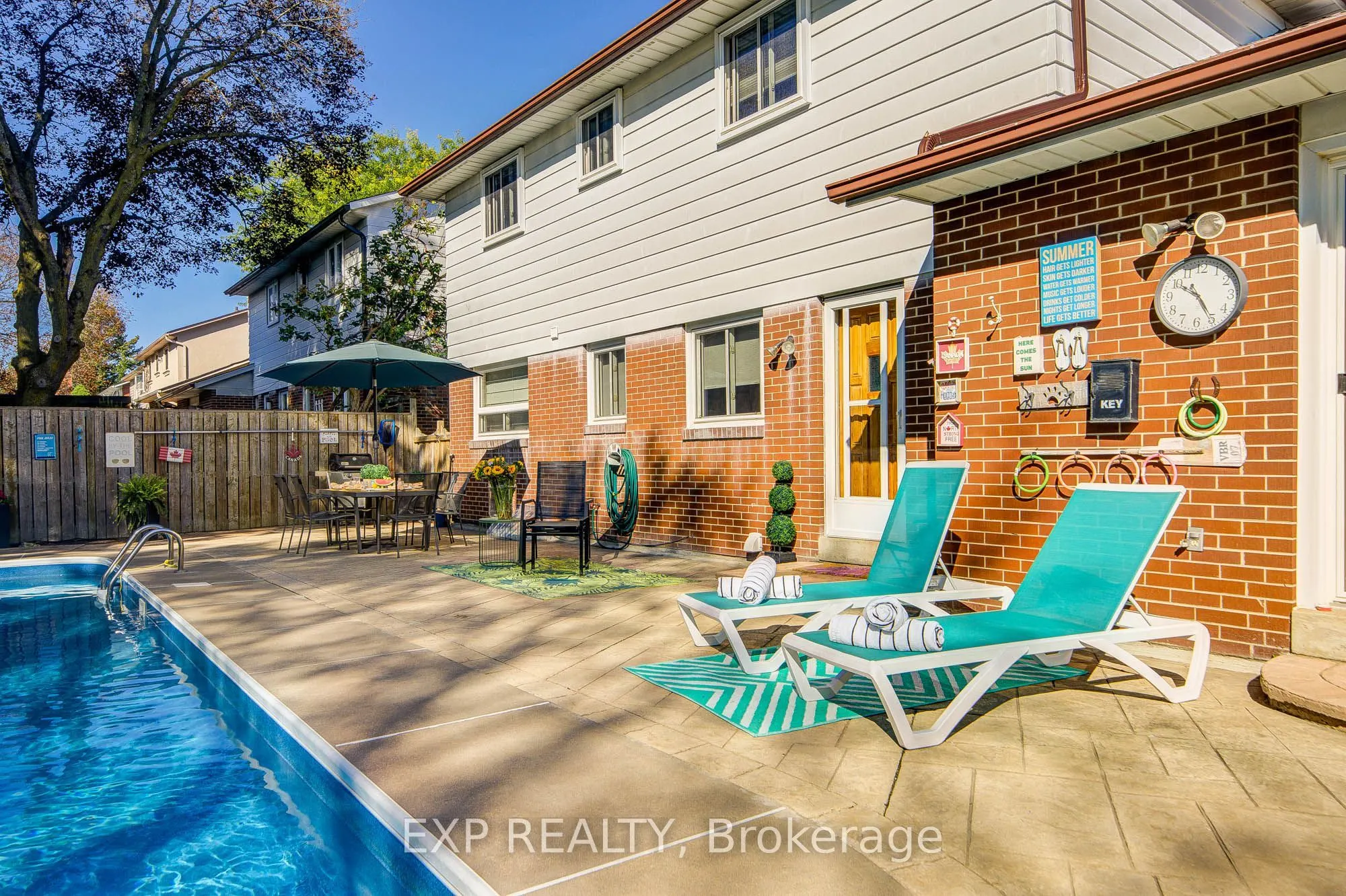 17 Rustywood Drive