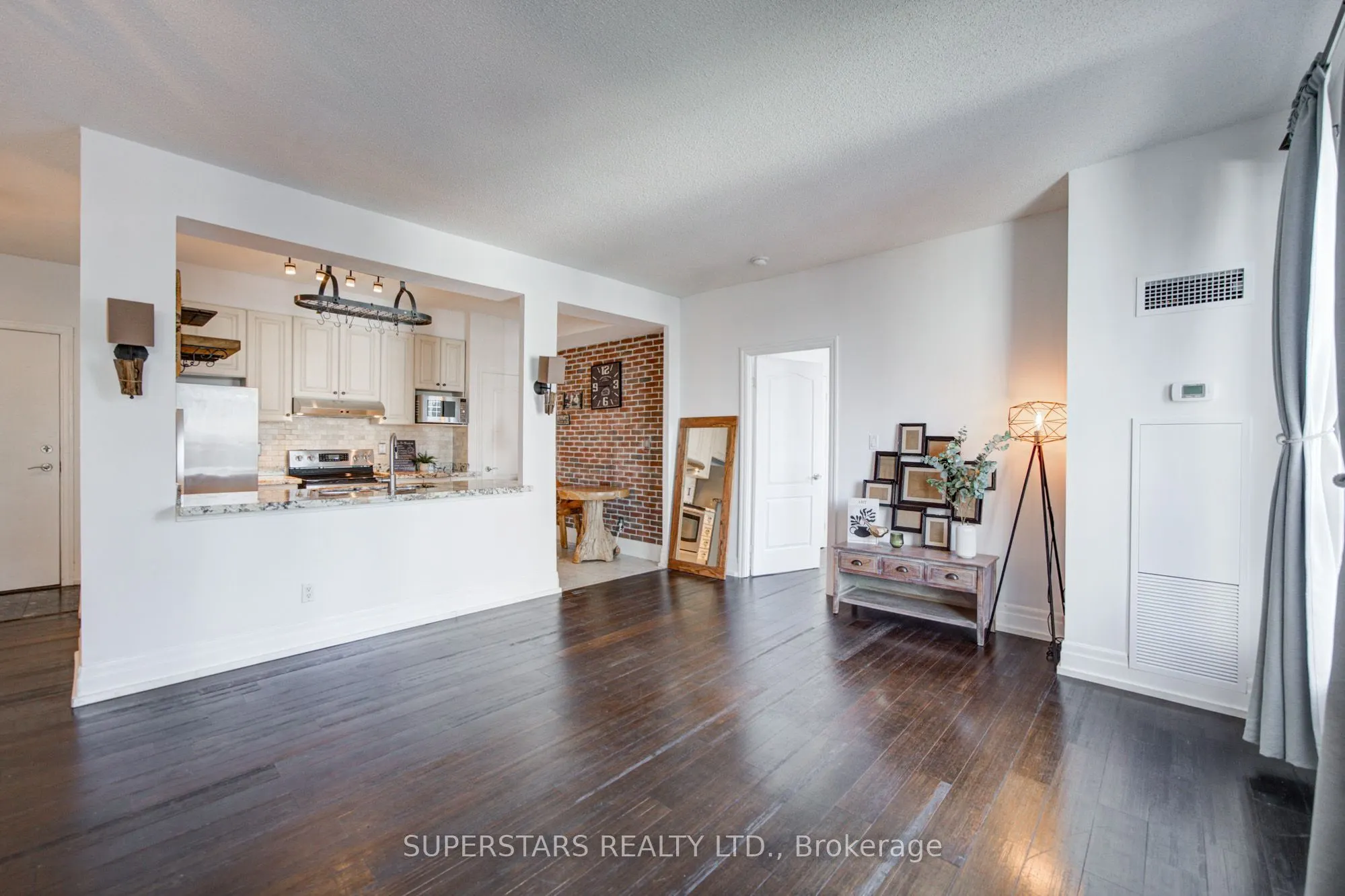 188 Doris Avenue ##2002