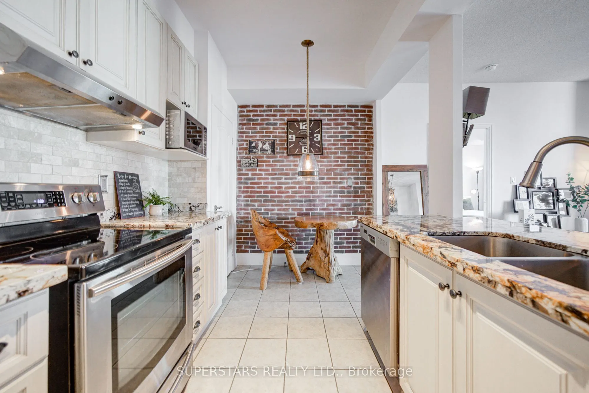 188 Doris Avenue ##2002