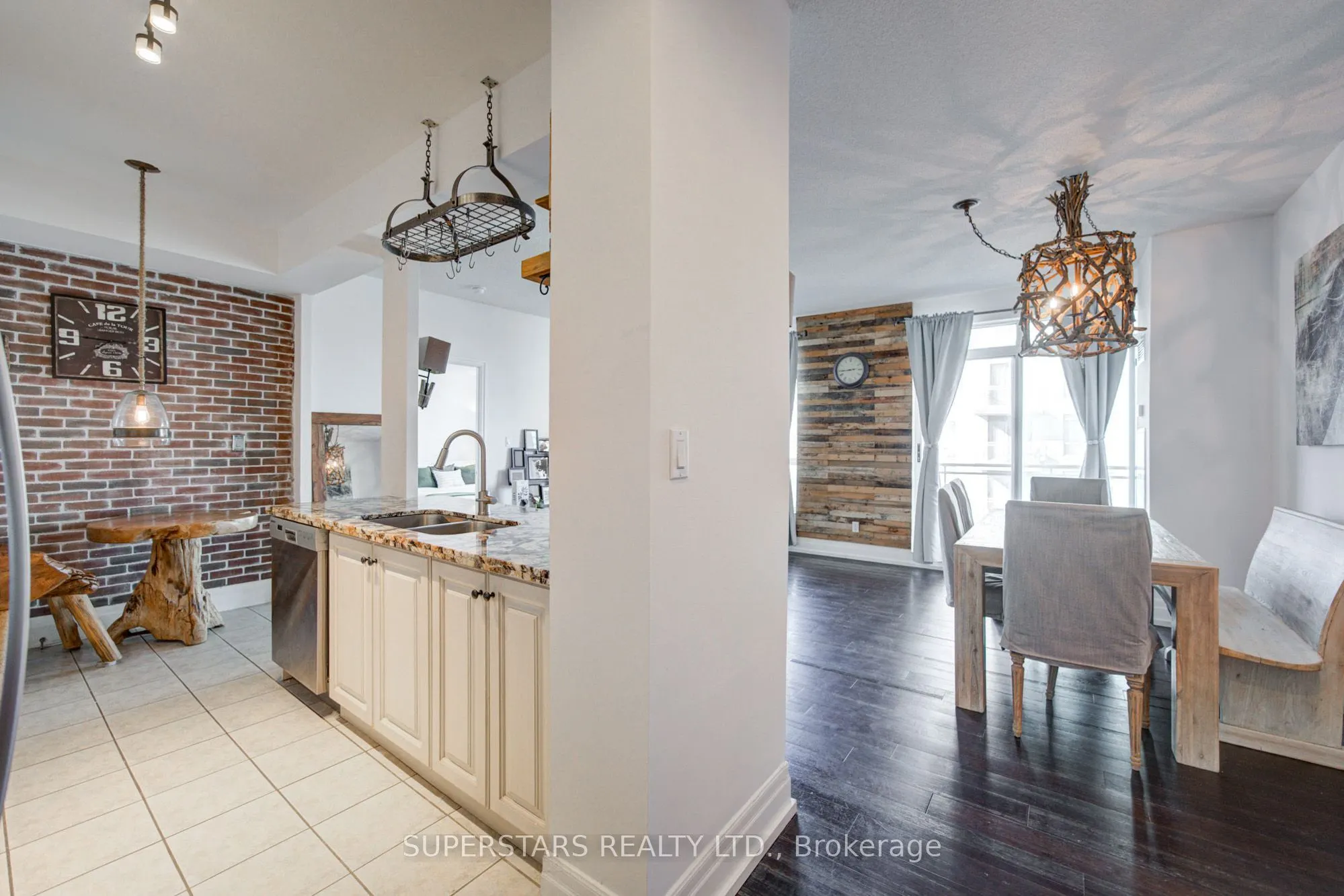 188 Doris Avenue ##2002