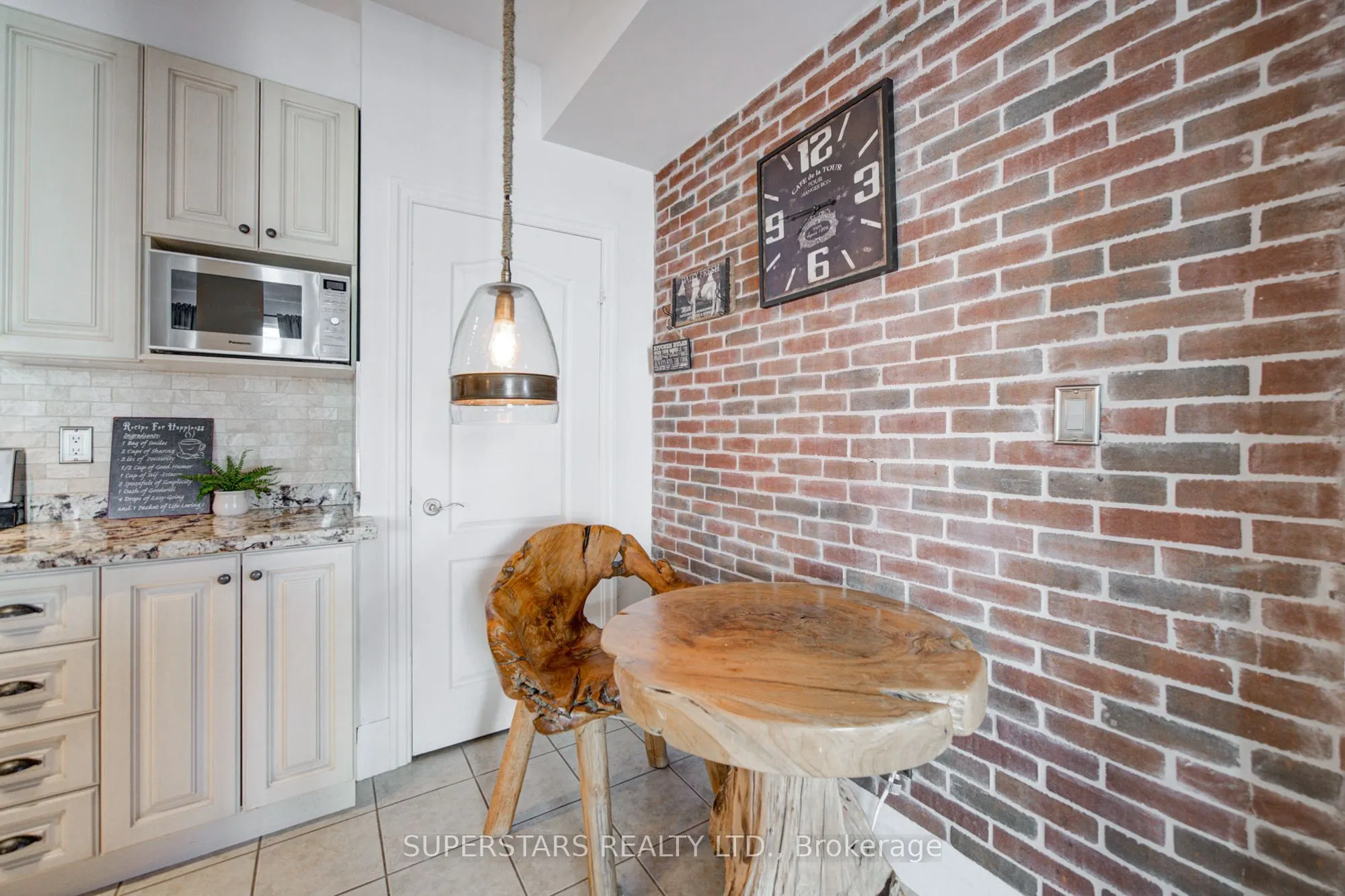 188 Doris Avenue ##2002