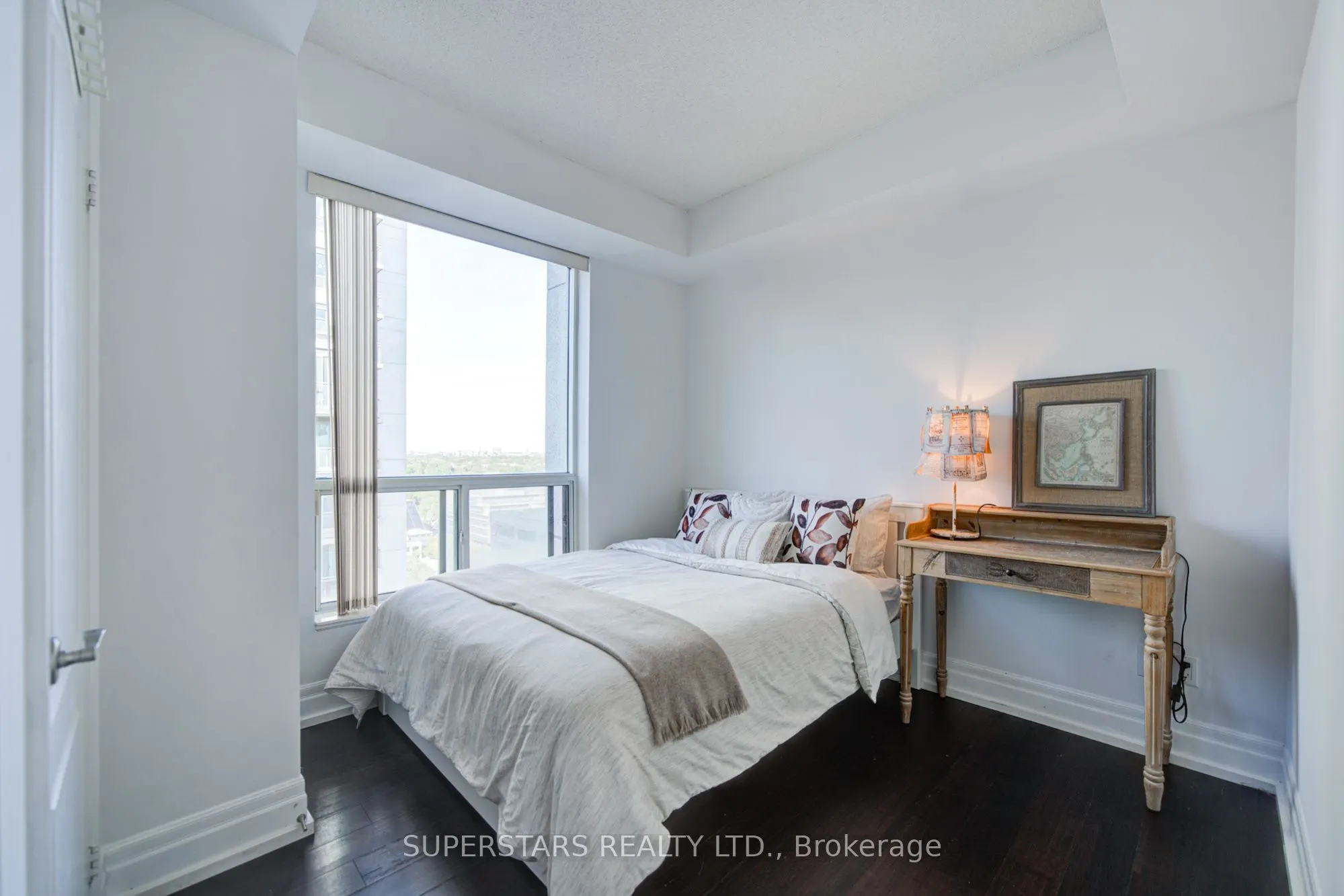 188 Doris Avenue ##2002
