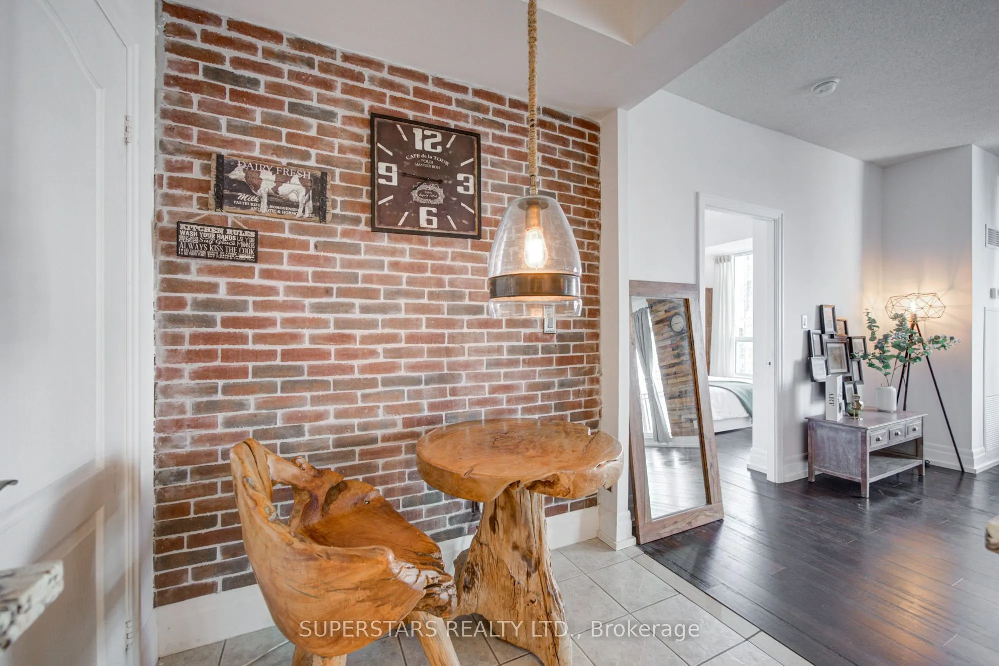 188 Doris Avenue ##2002