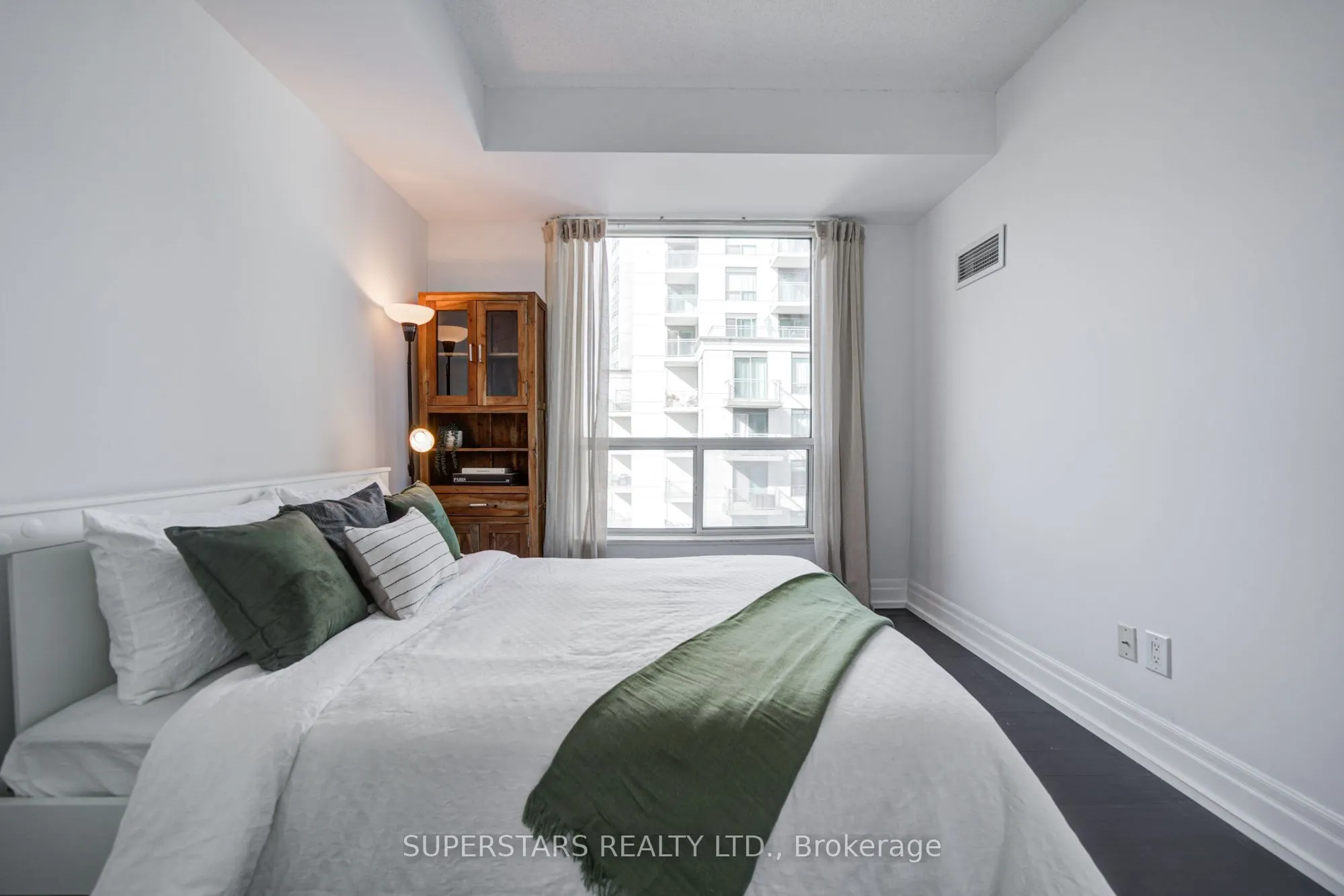 188 Doris Avenue ##2002
