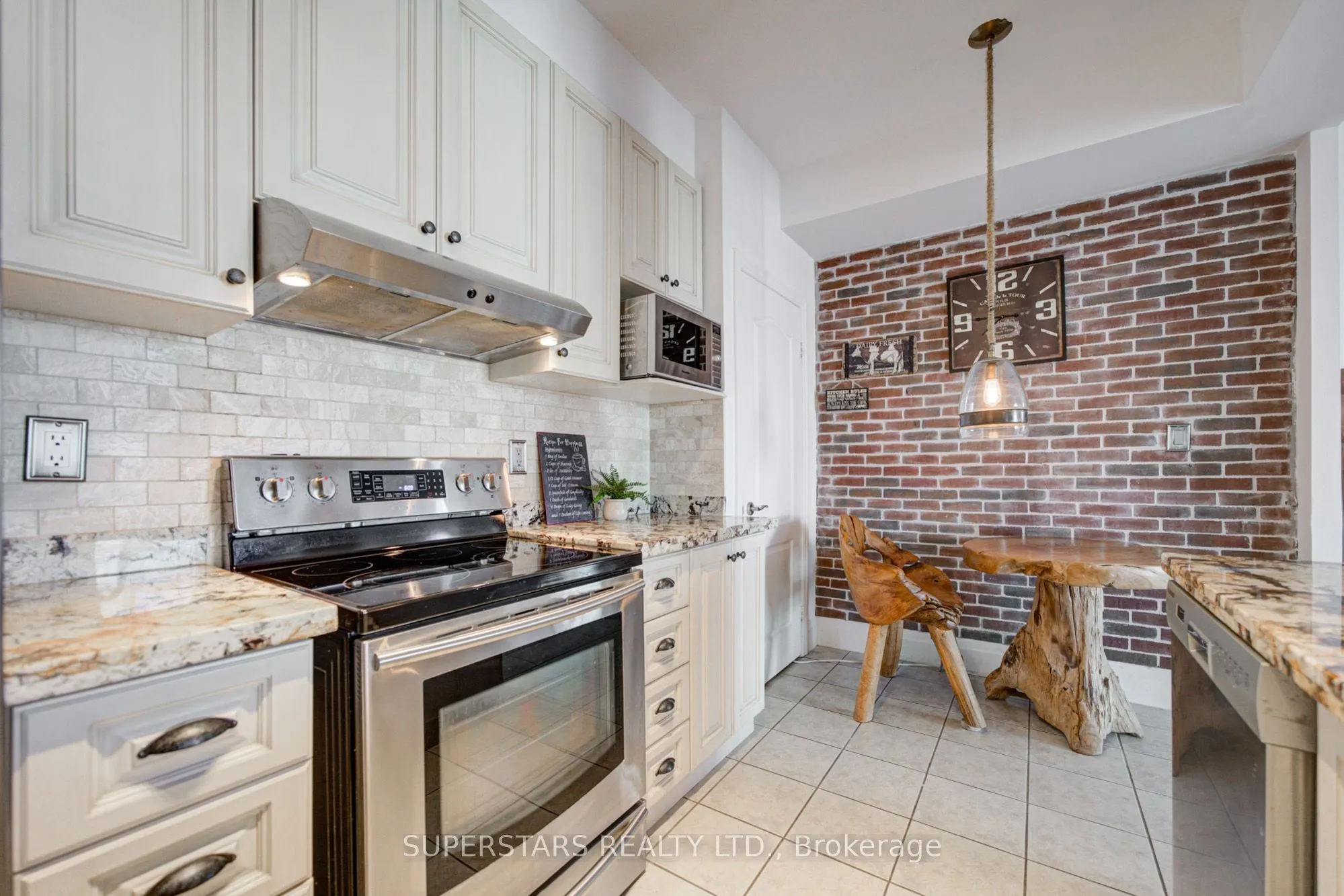 188 Doris Avenue ##2002