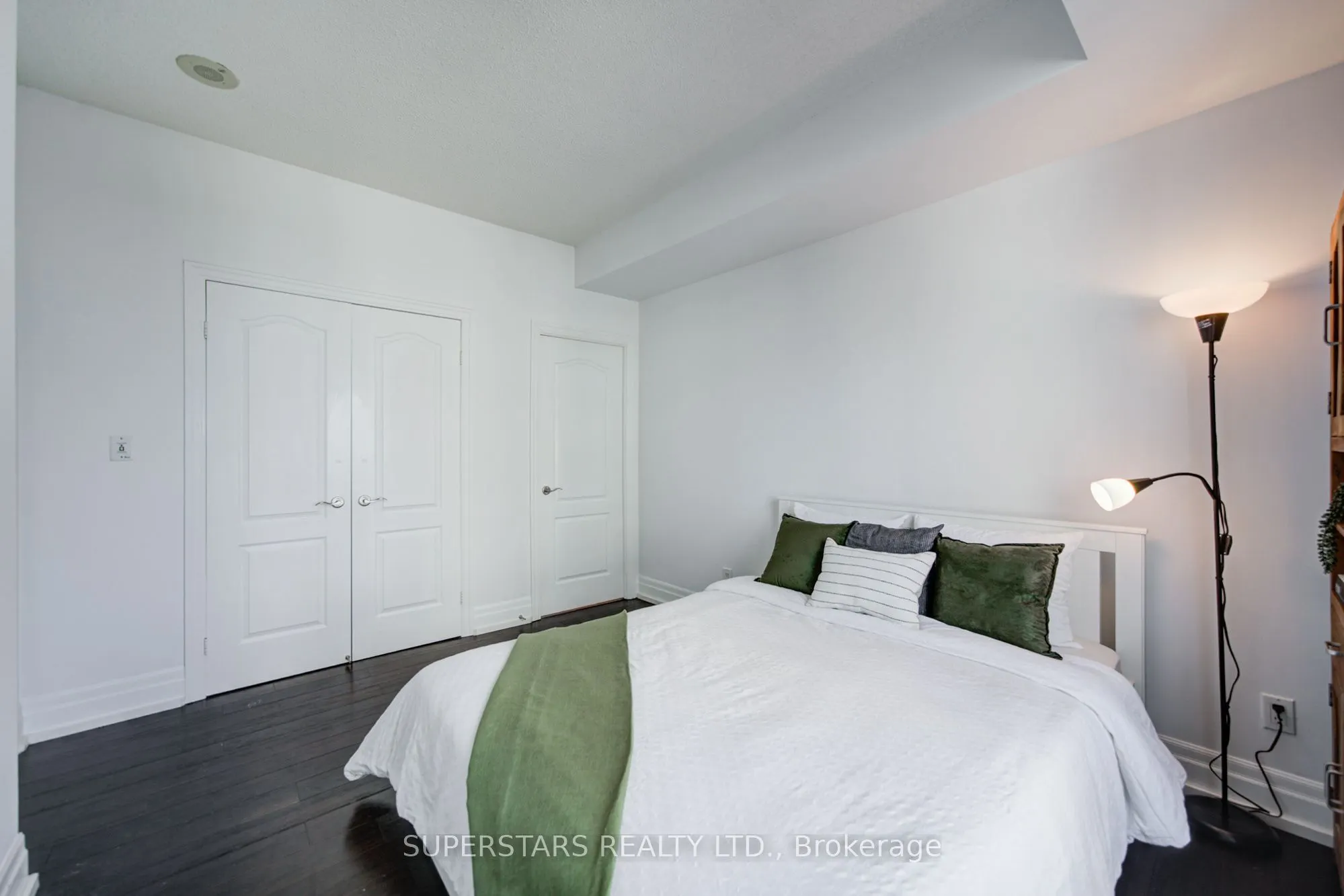 188 Doris Avenue ##2002
