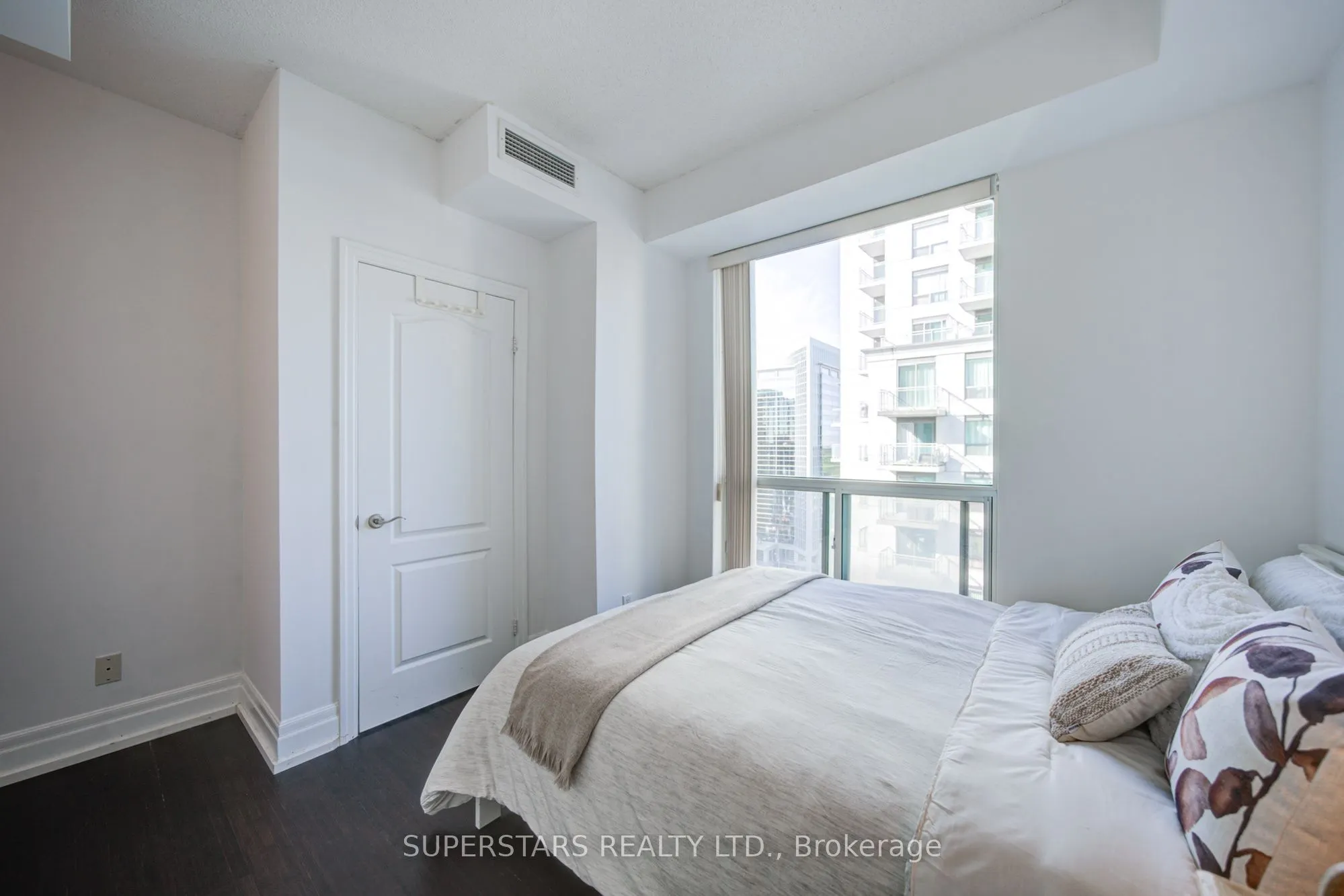 188 Doris Avenue ##2002