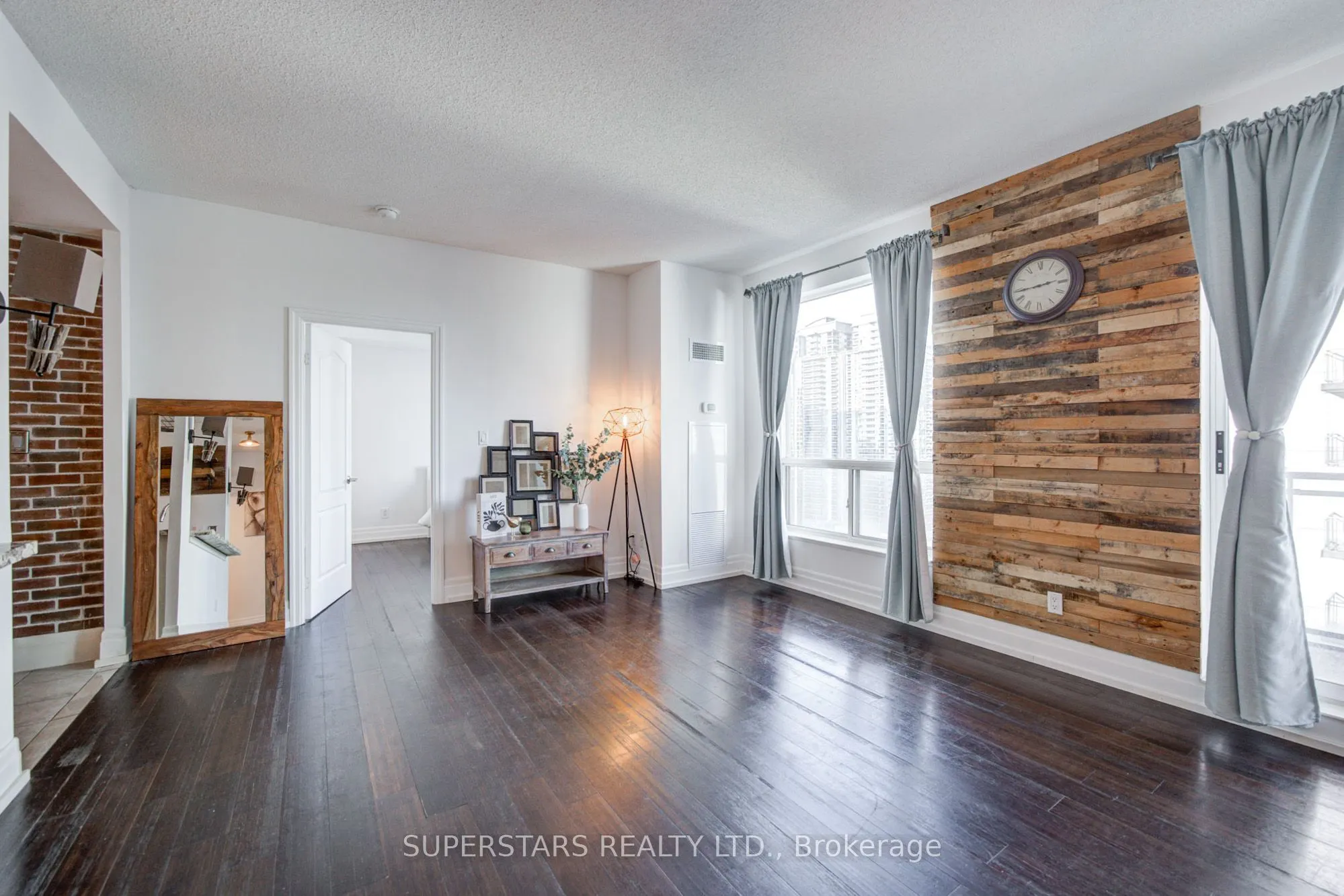 188 Doris Avenue ##2002