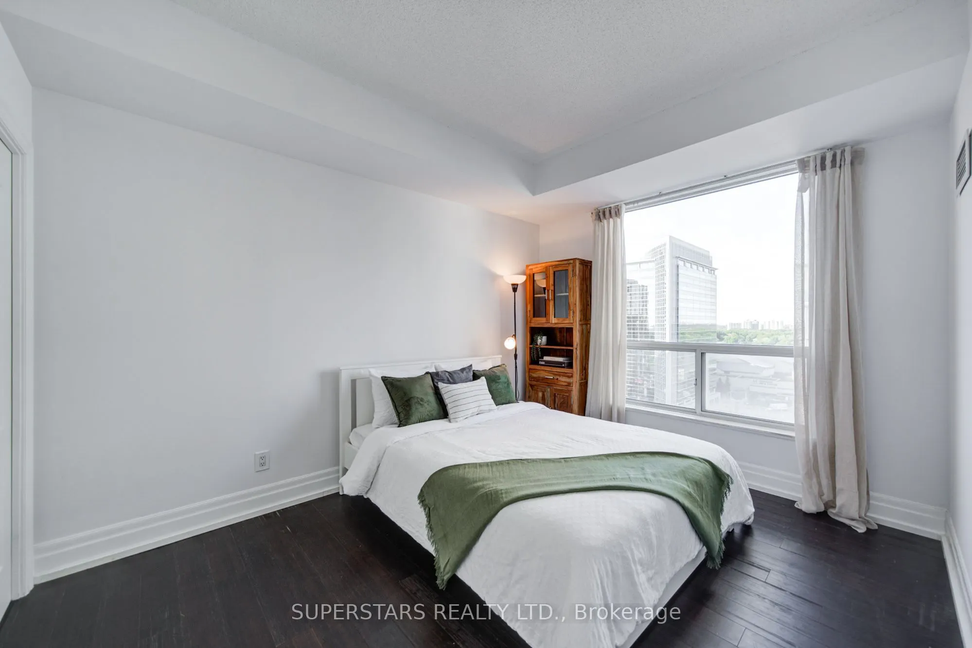 188 Doris Avenue ##2002