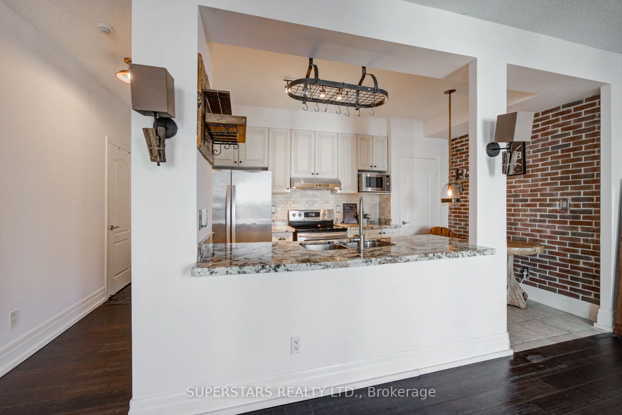 188 Doris Avenue ##2002