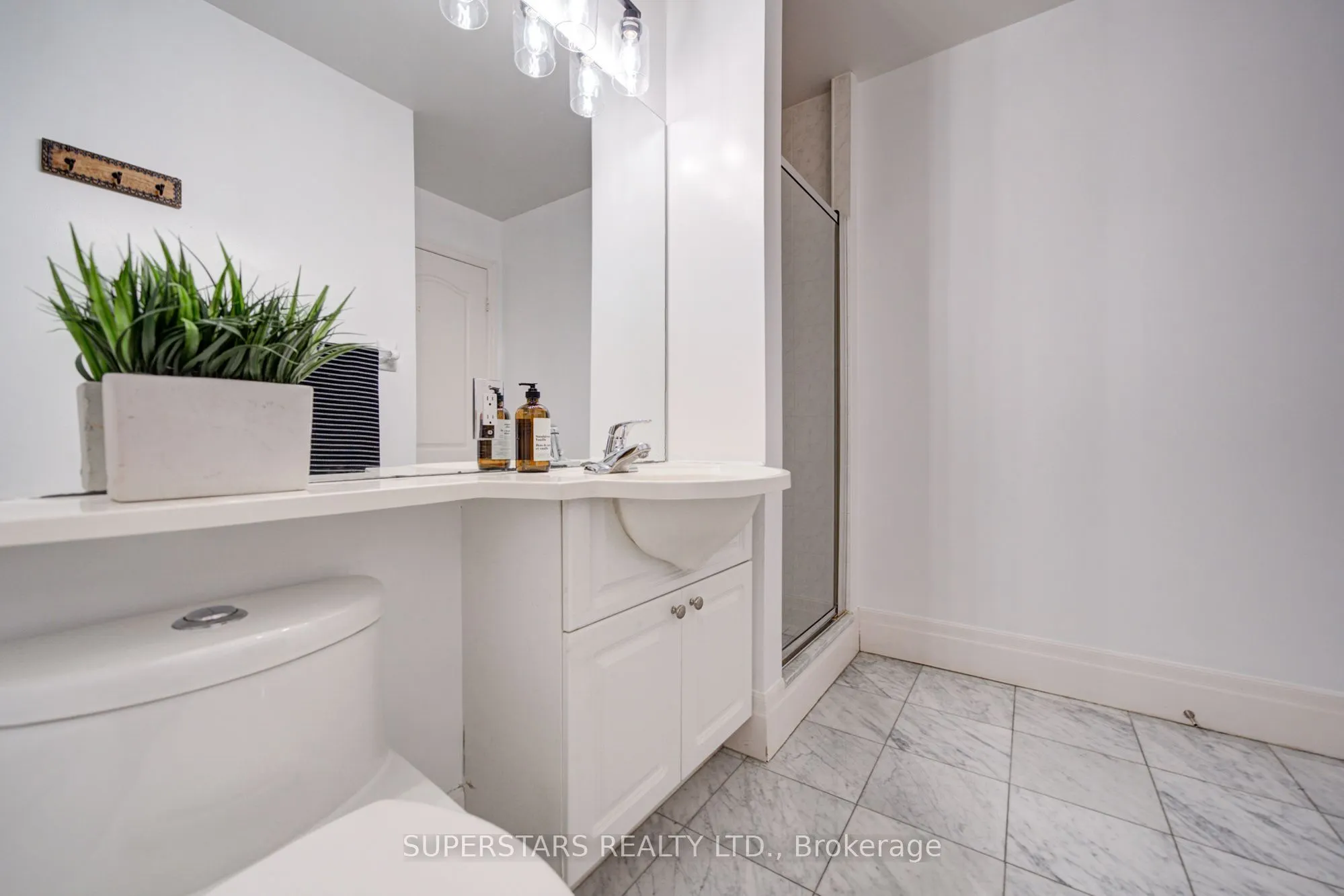 188 Doris Avenue ##2002