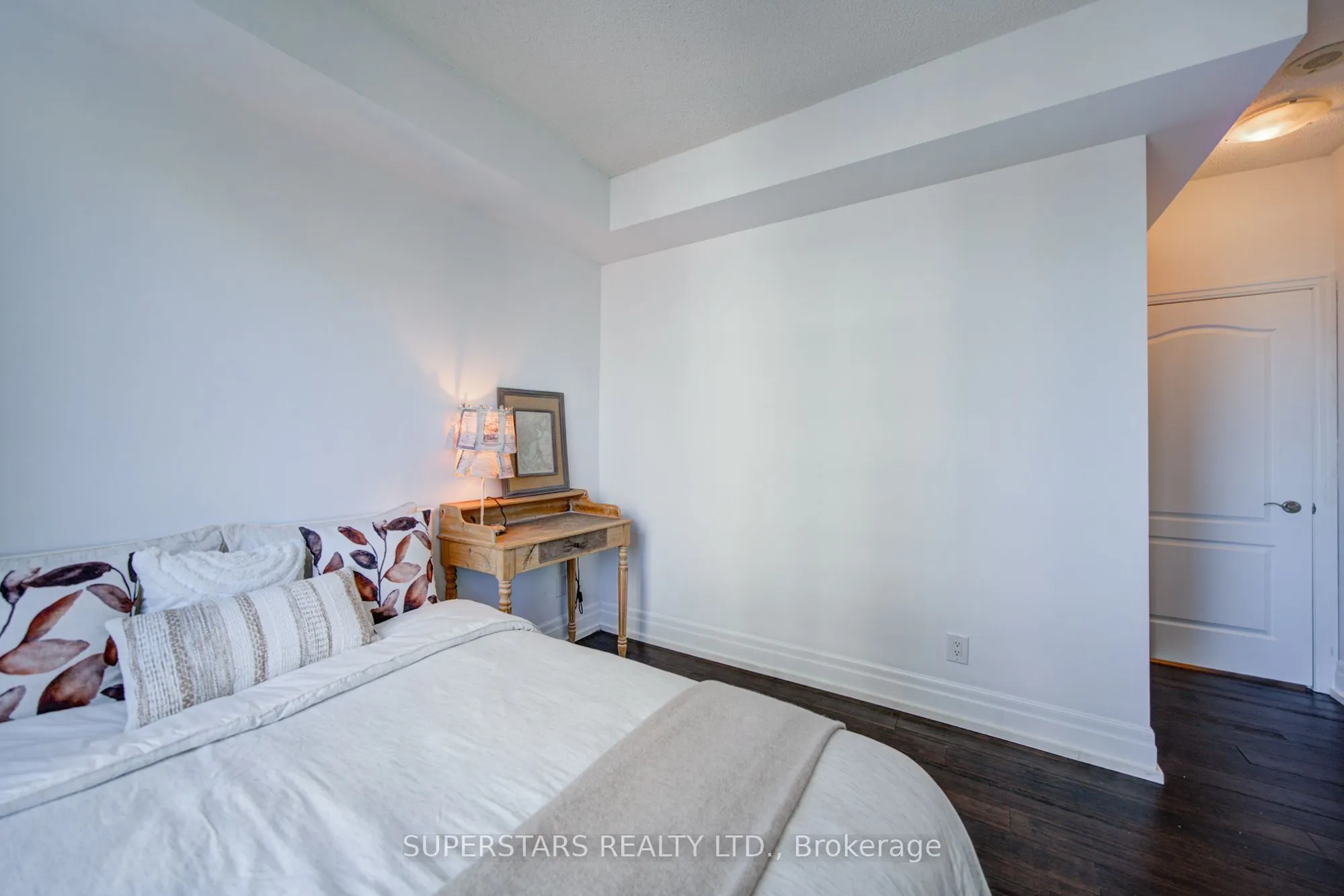 188 Doris Avenue ##2002