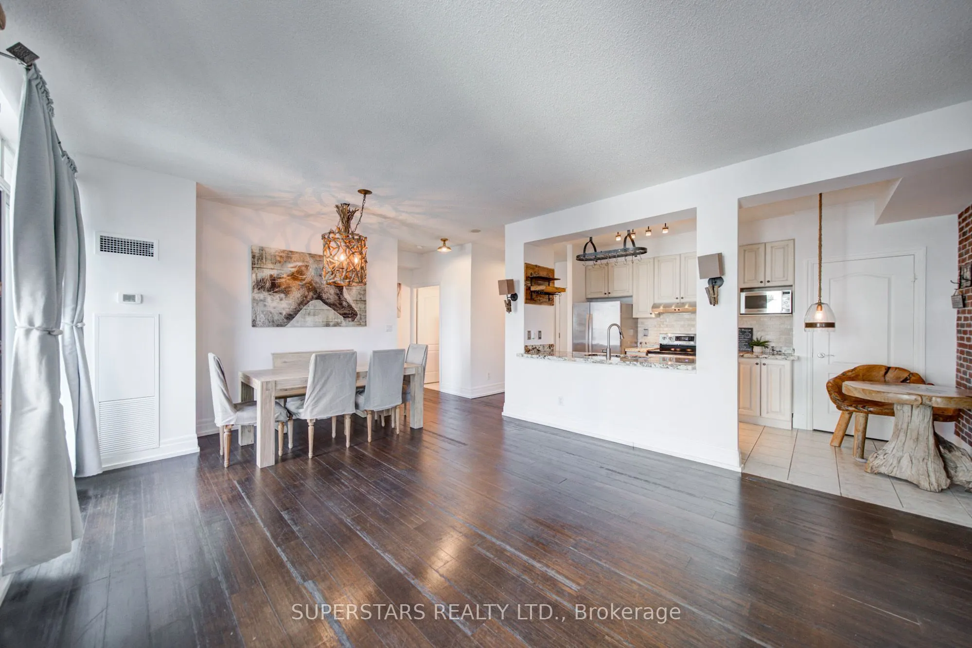 188 Doris Avenue ##2002