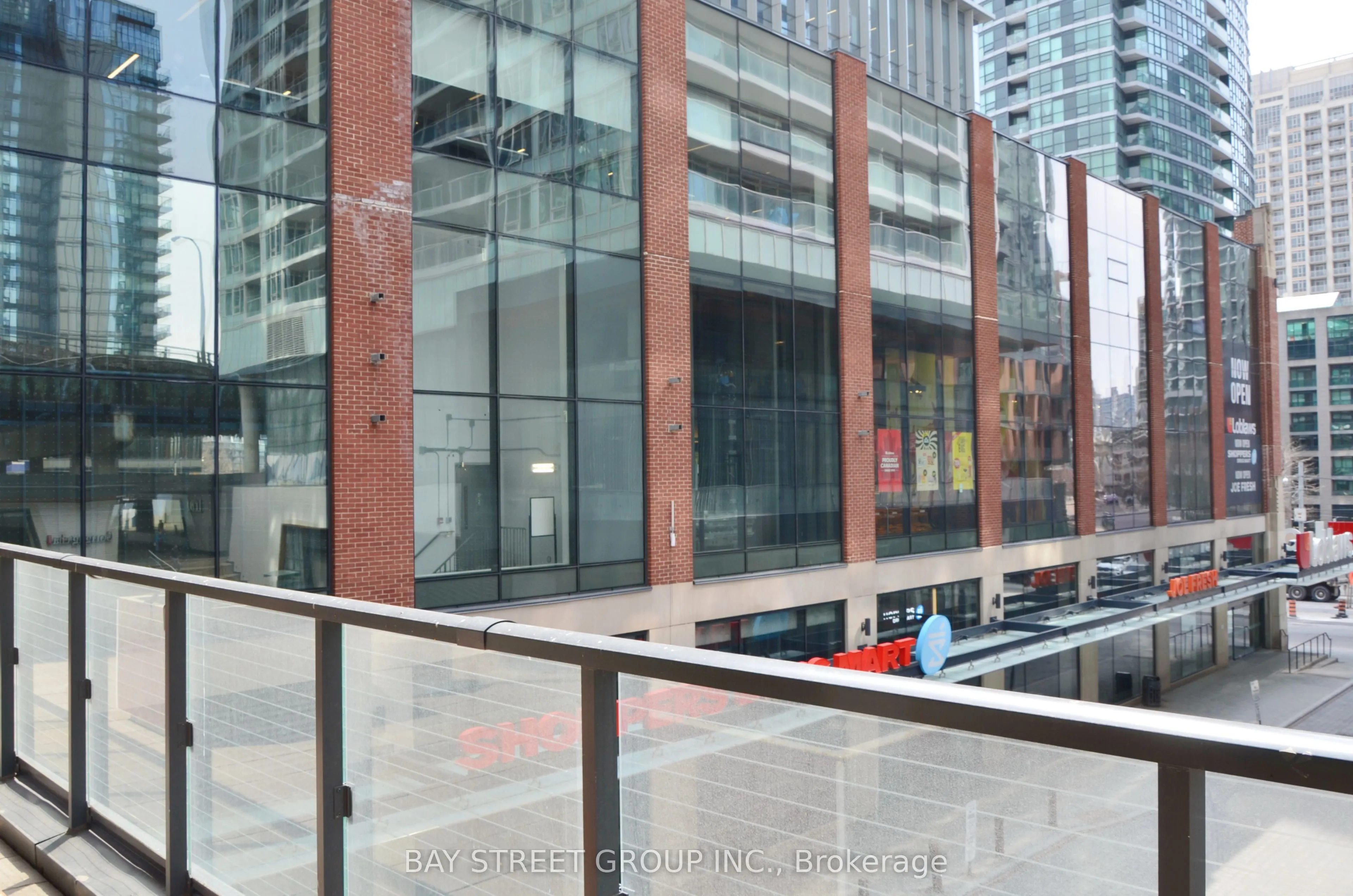 17 Bathurst Street ##1716