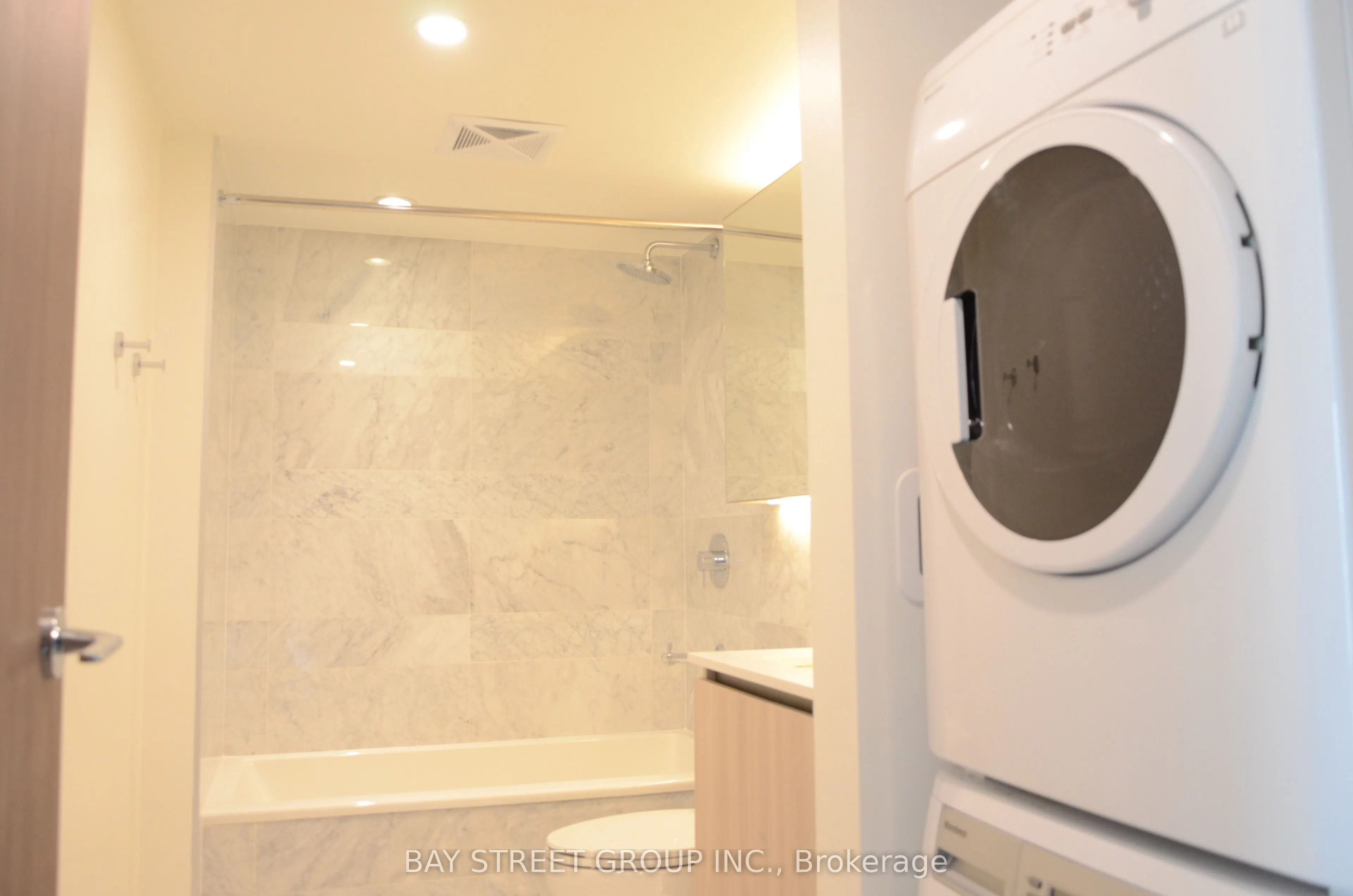 17 Bathurst Street ##1716