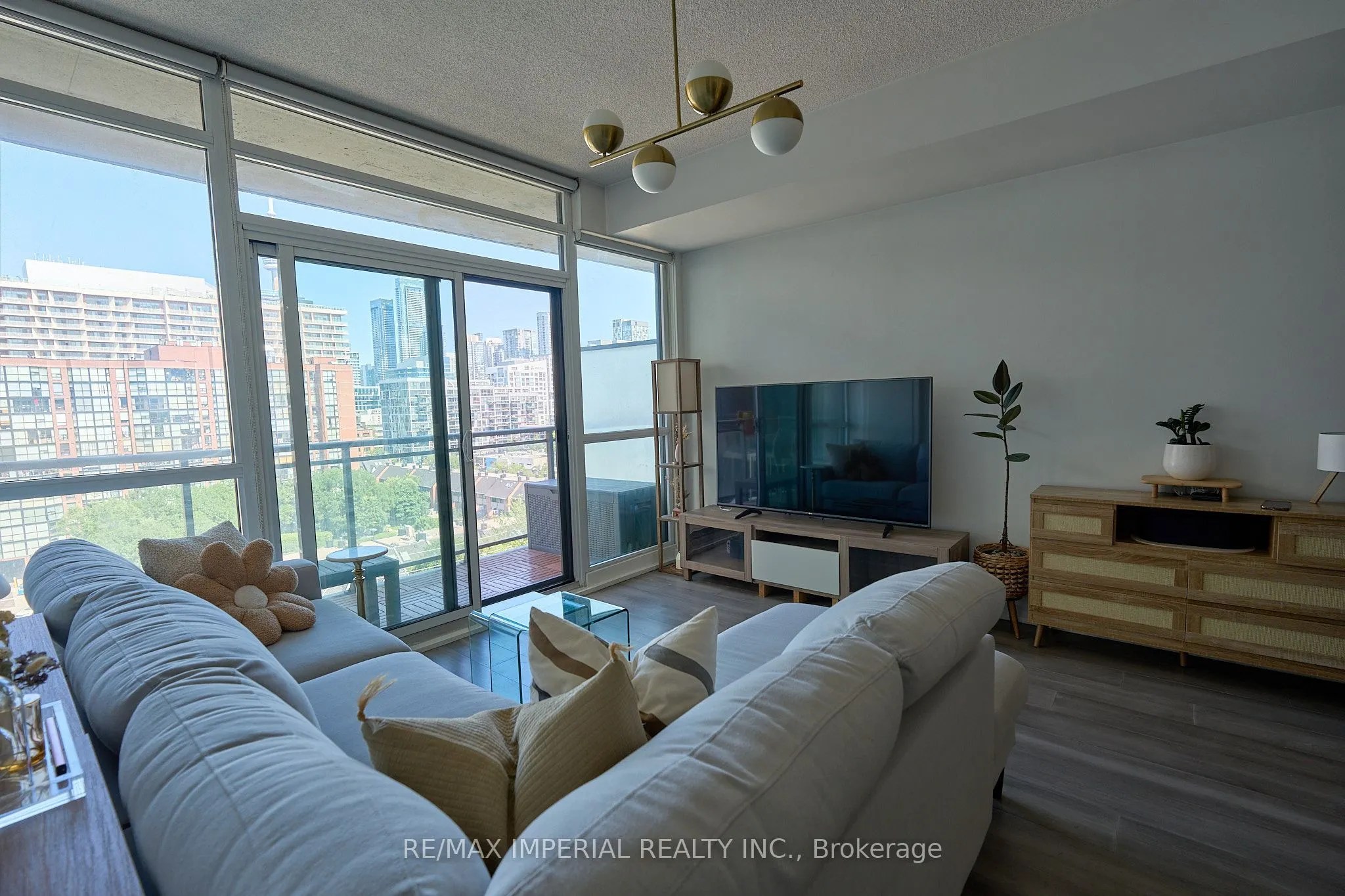 775 King Street W #901