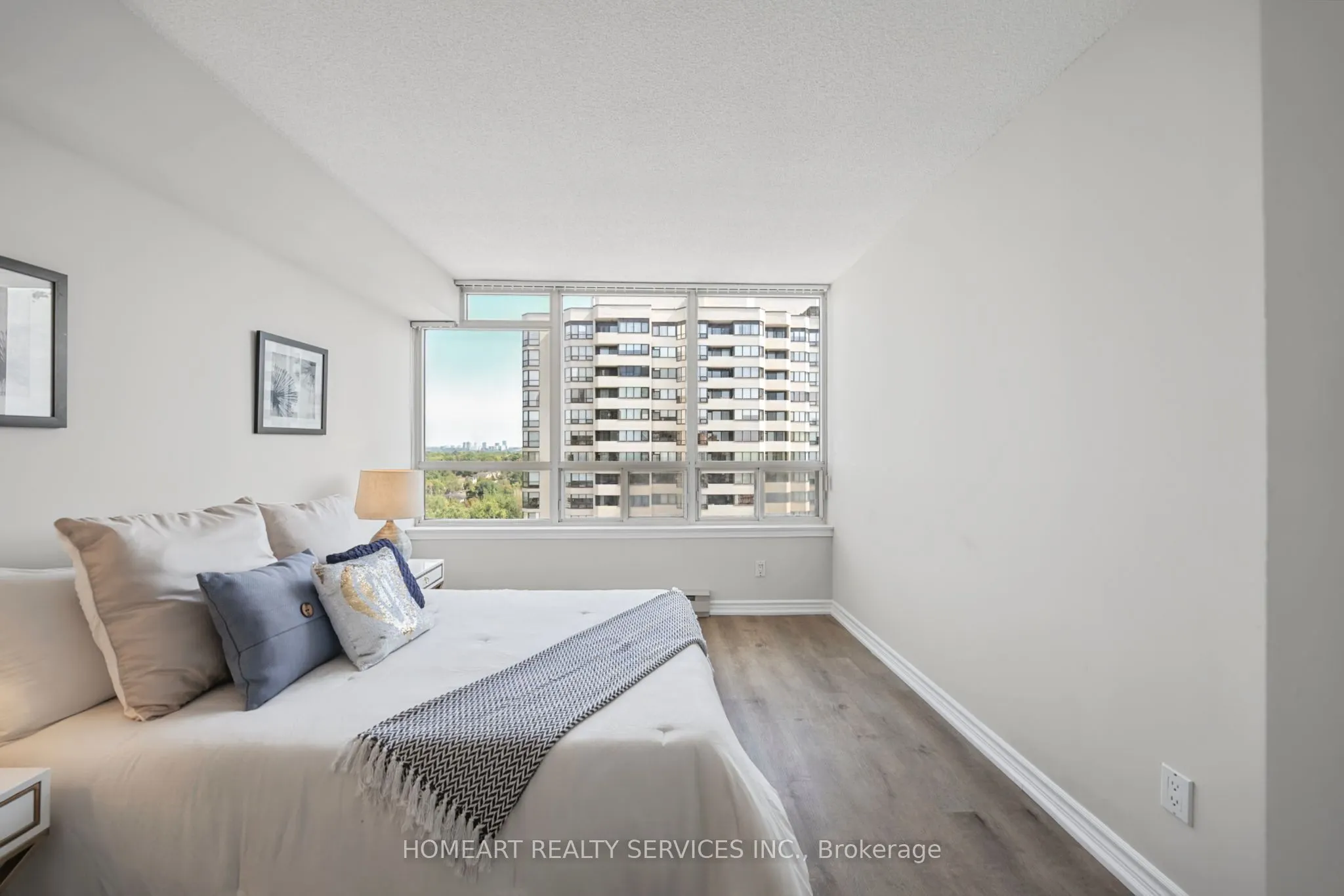 30 Greenfield Avenue #1806