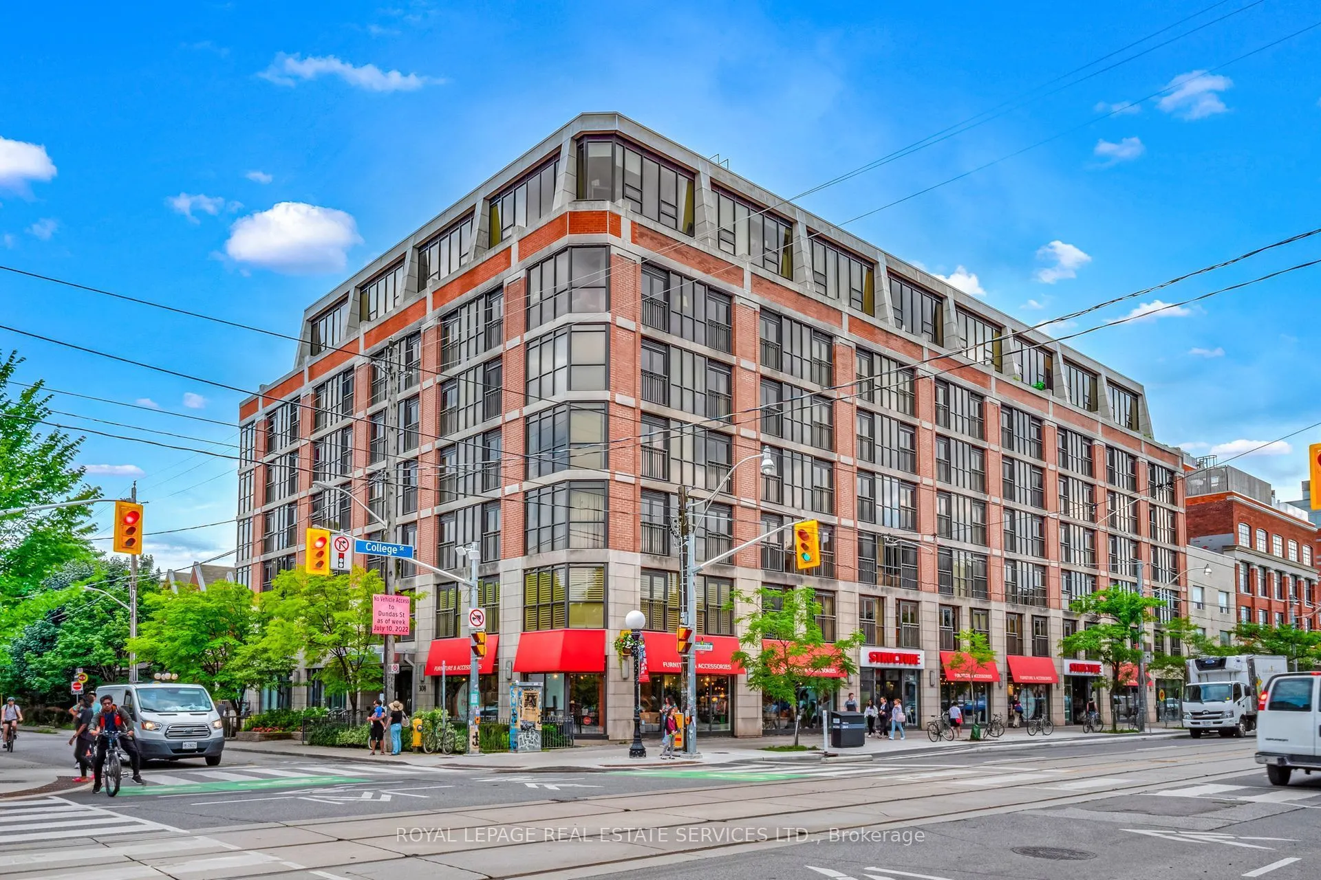 308 Palmerston Avenue #404