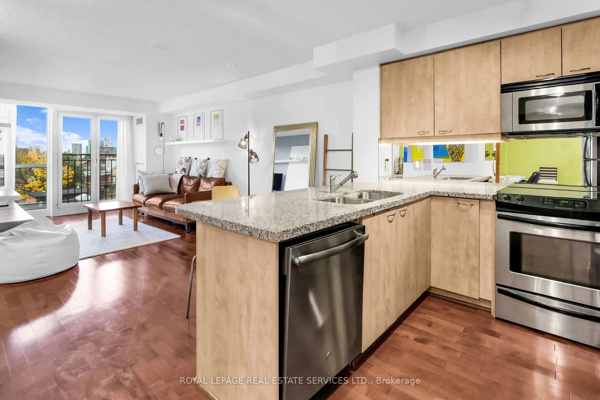 308 Palmerston Avenue #404