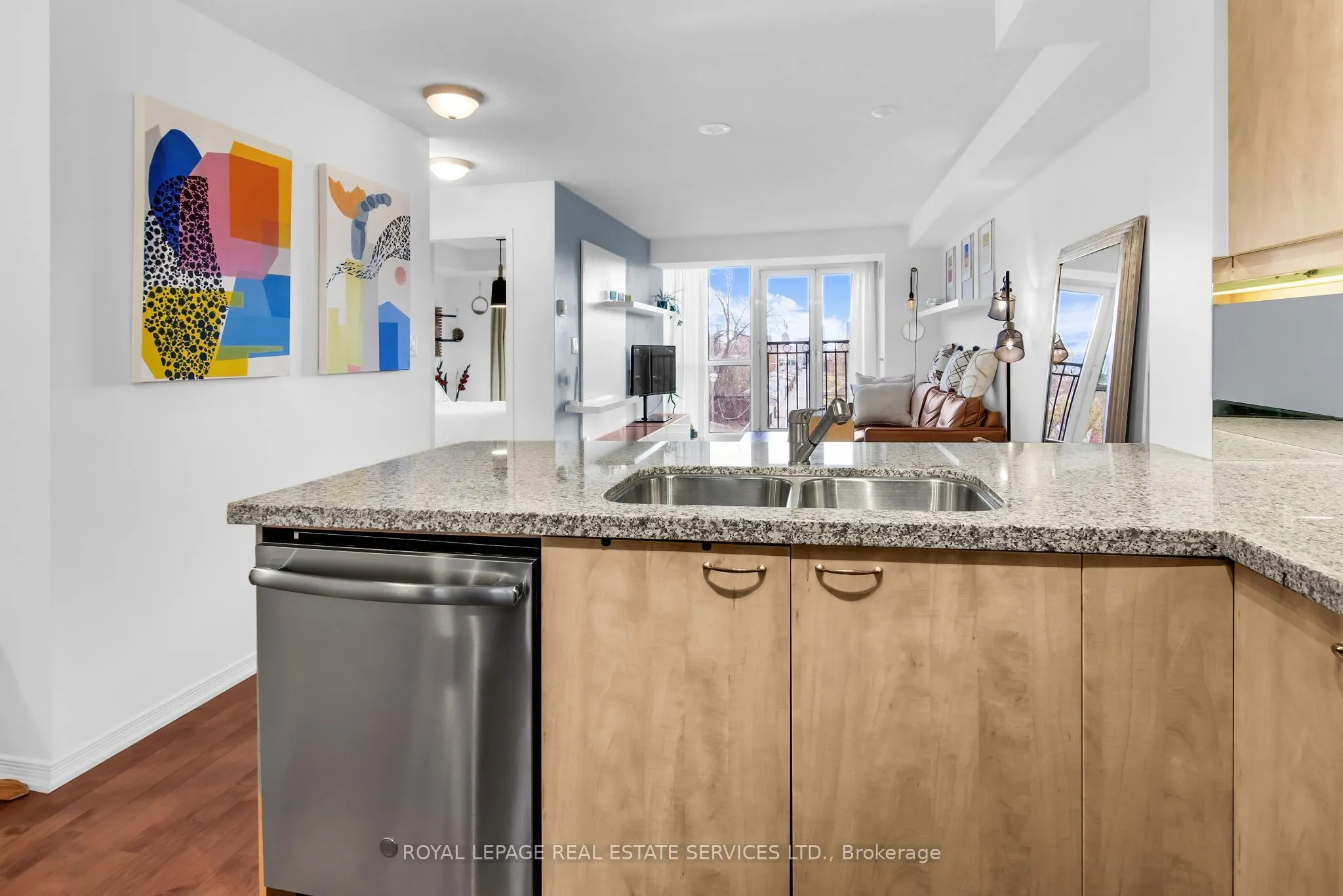 308 Palmerston Avenue #404