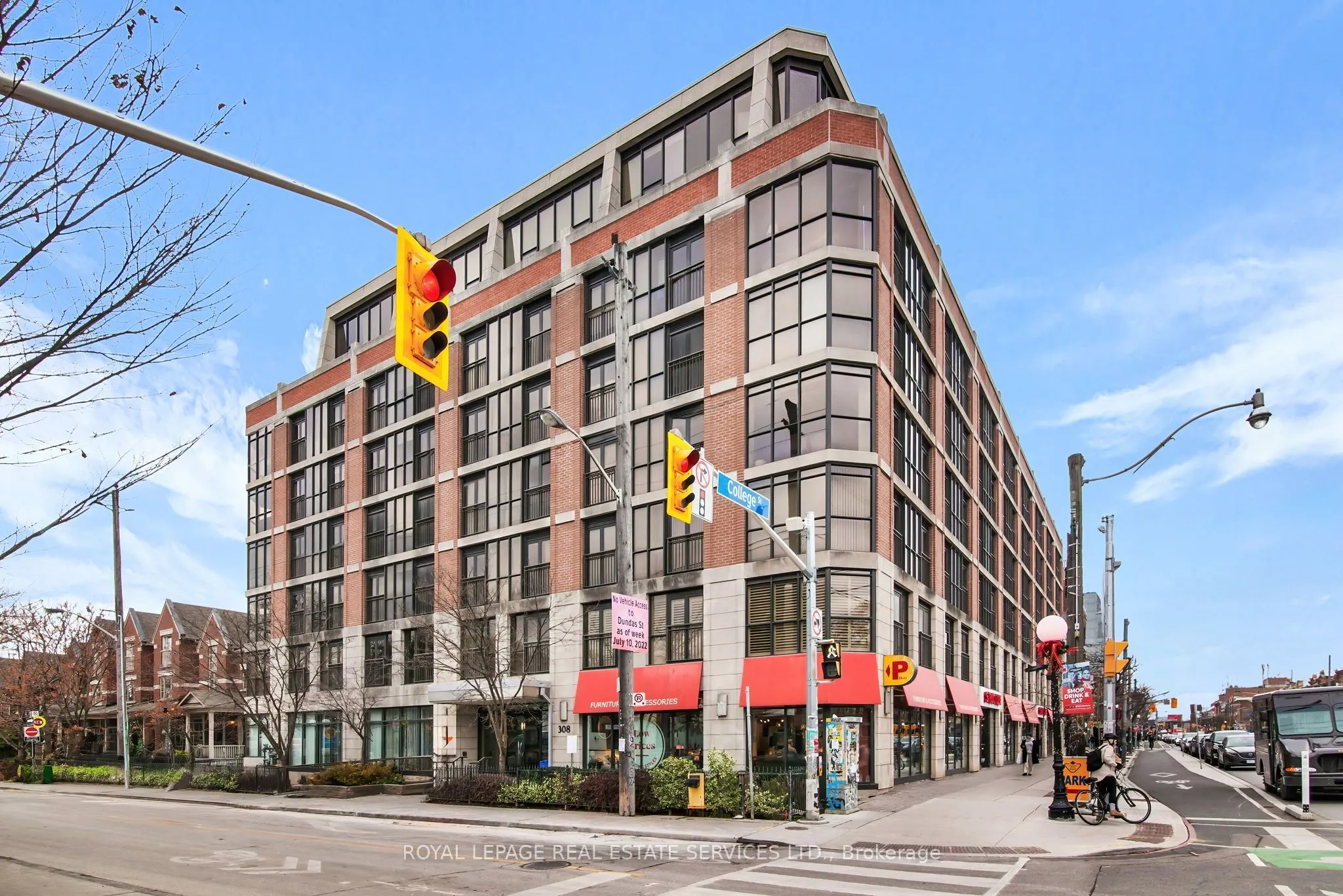 308 Palmerston Avenue #404