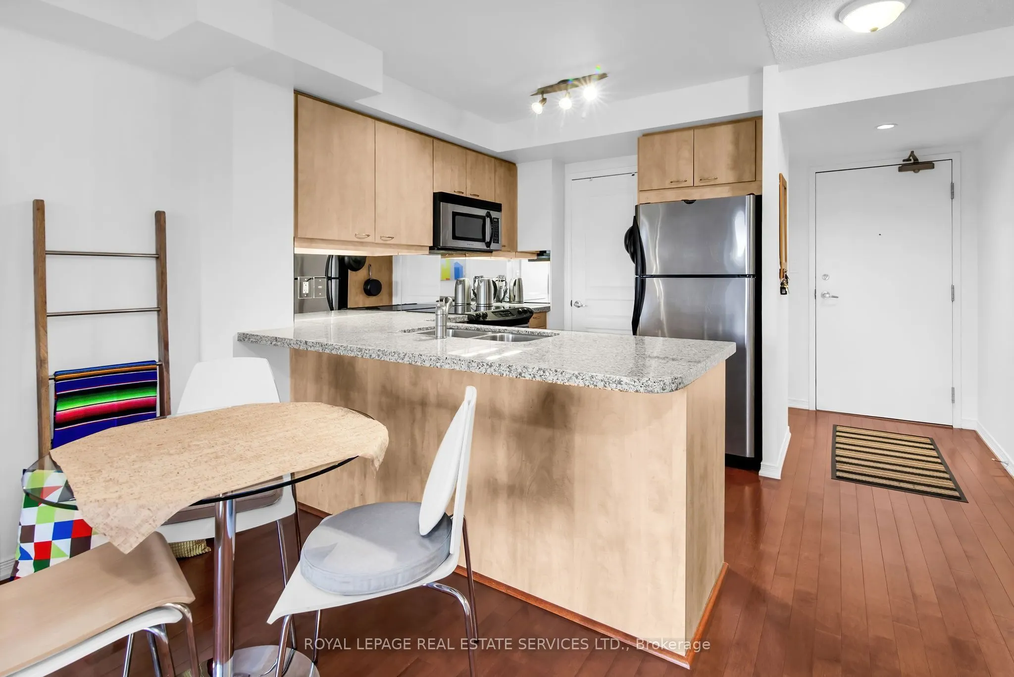 308 Palmerston Avenue #404