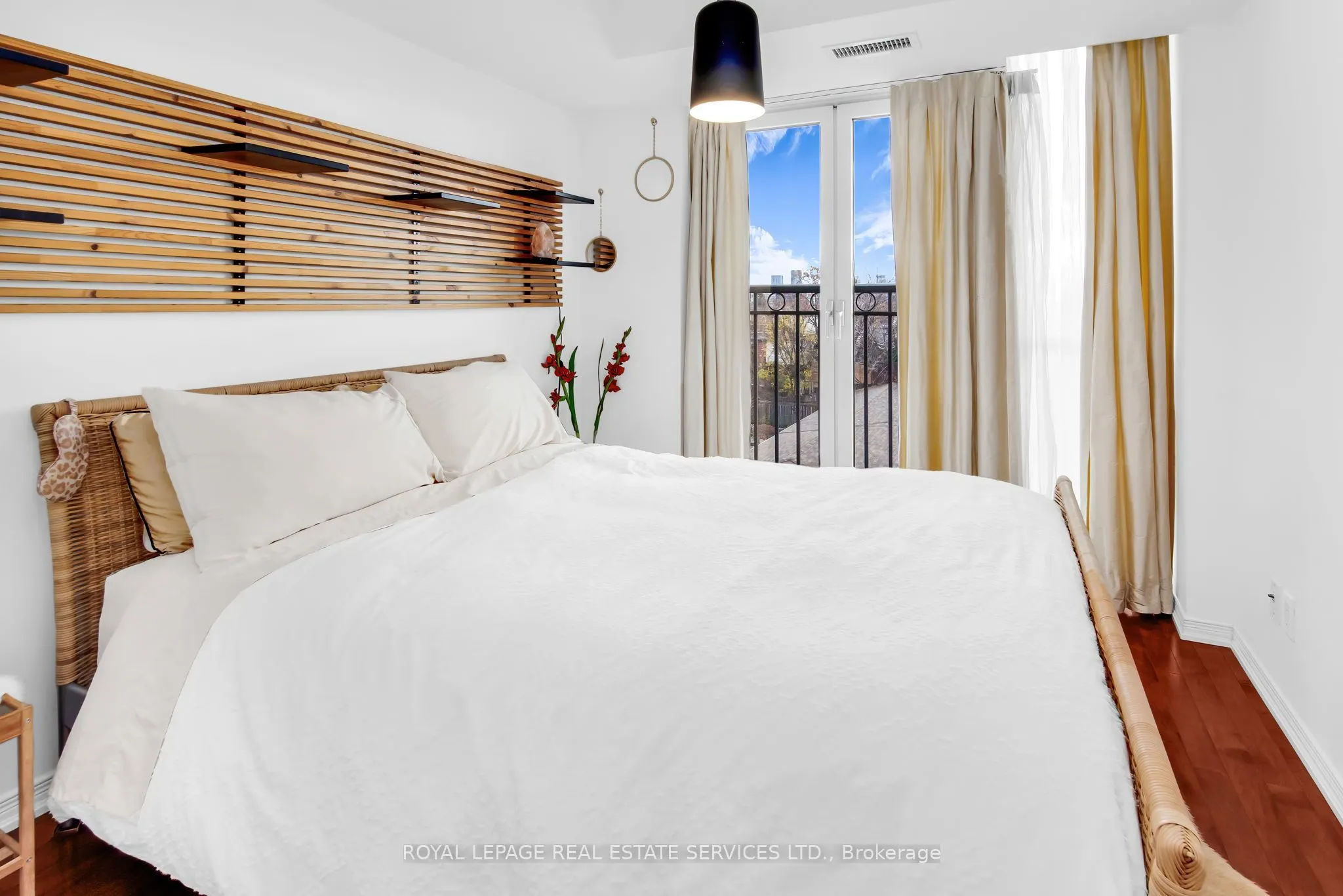 308 Palmerston Avenue #404