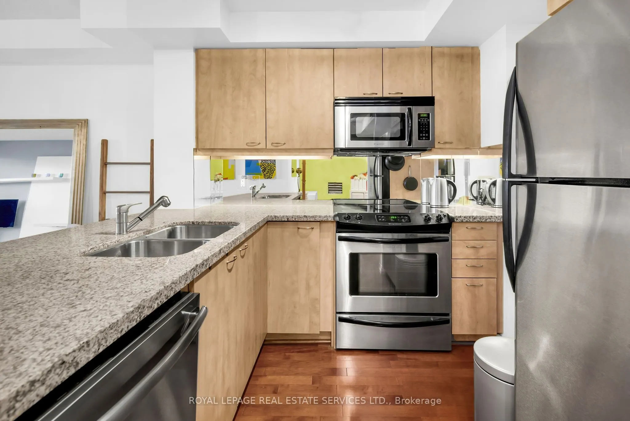 308 Palmerston Avenue #404