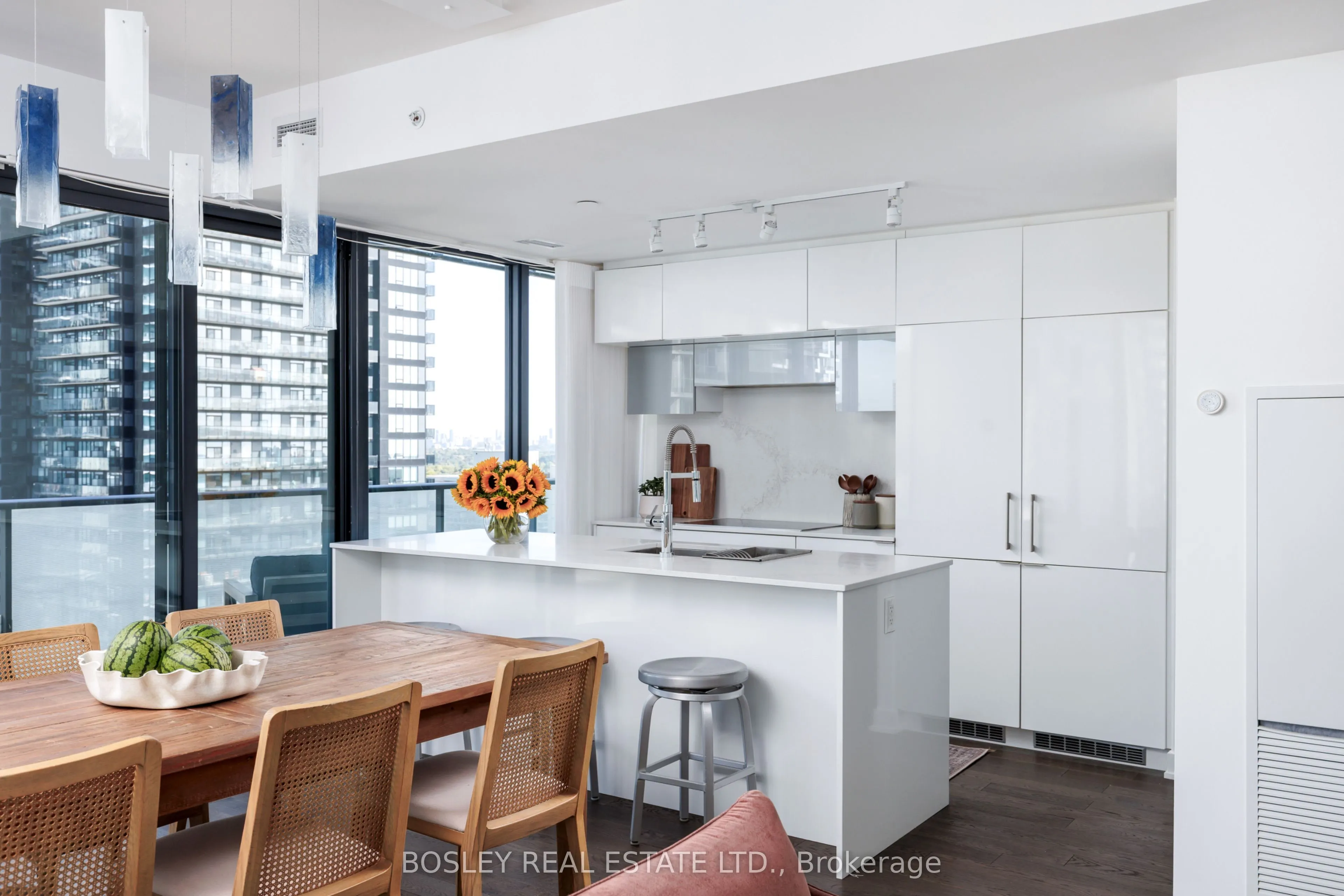 185 Roehampton Avenue #1702