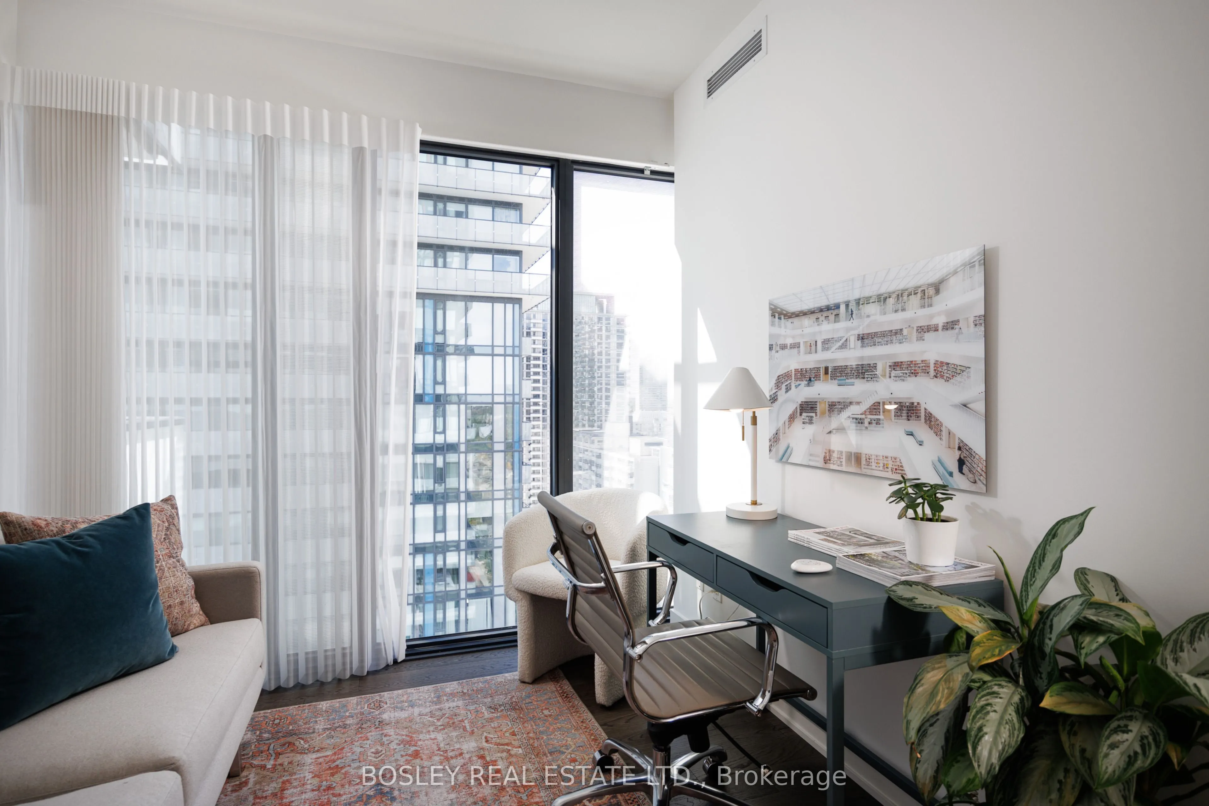 185 Roehampton Avenue #1702