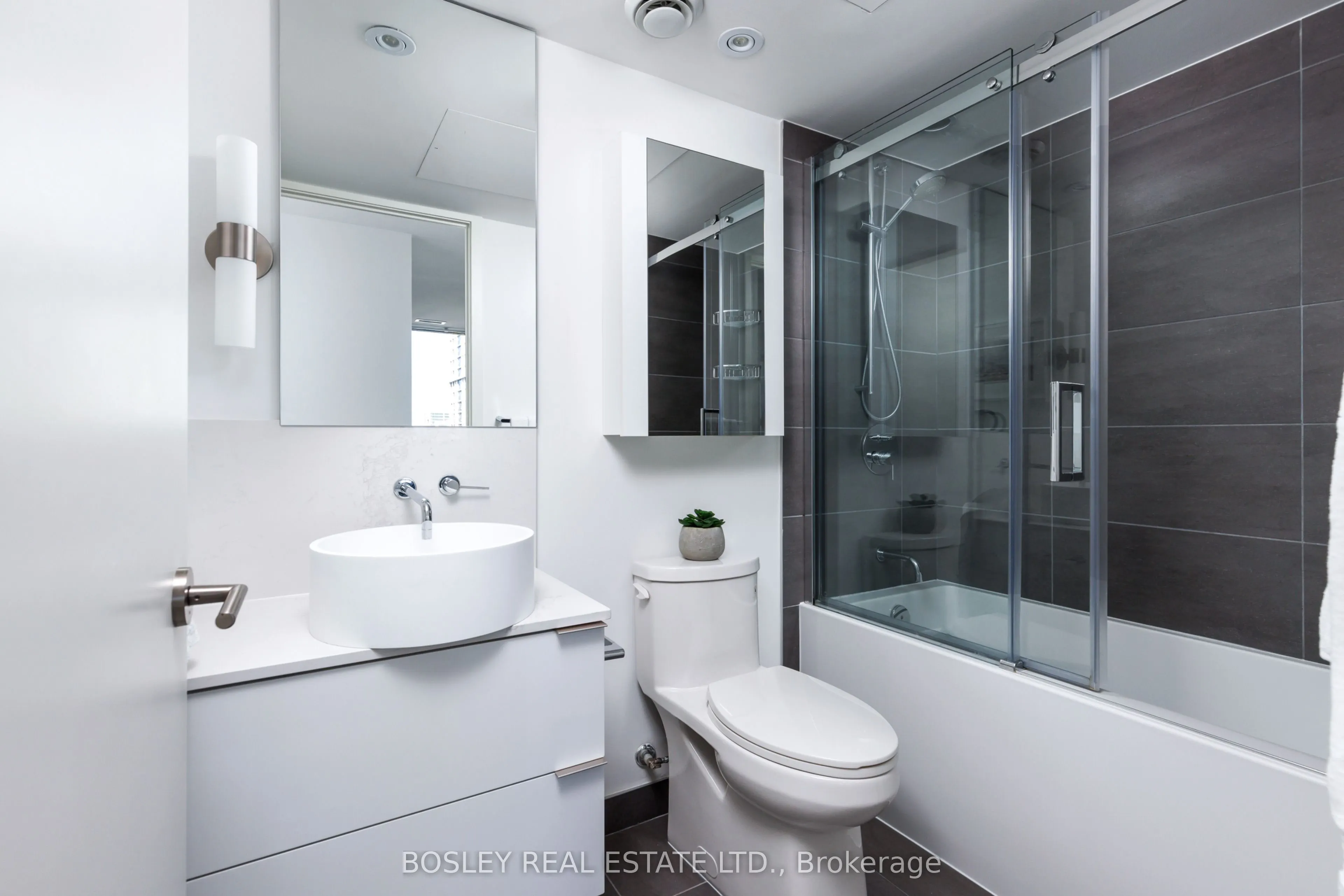 185 Roehampton Avenue #1702