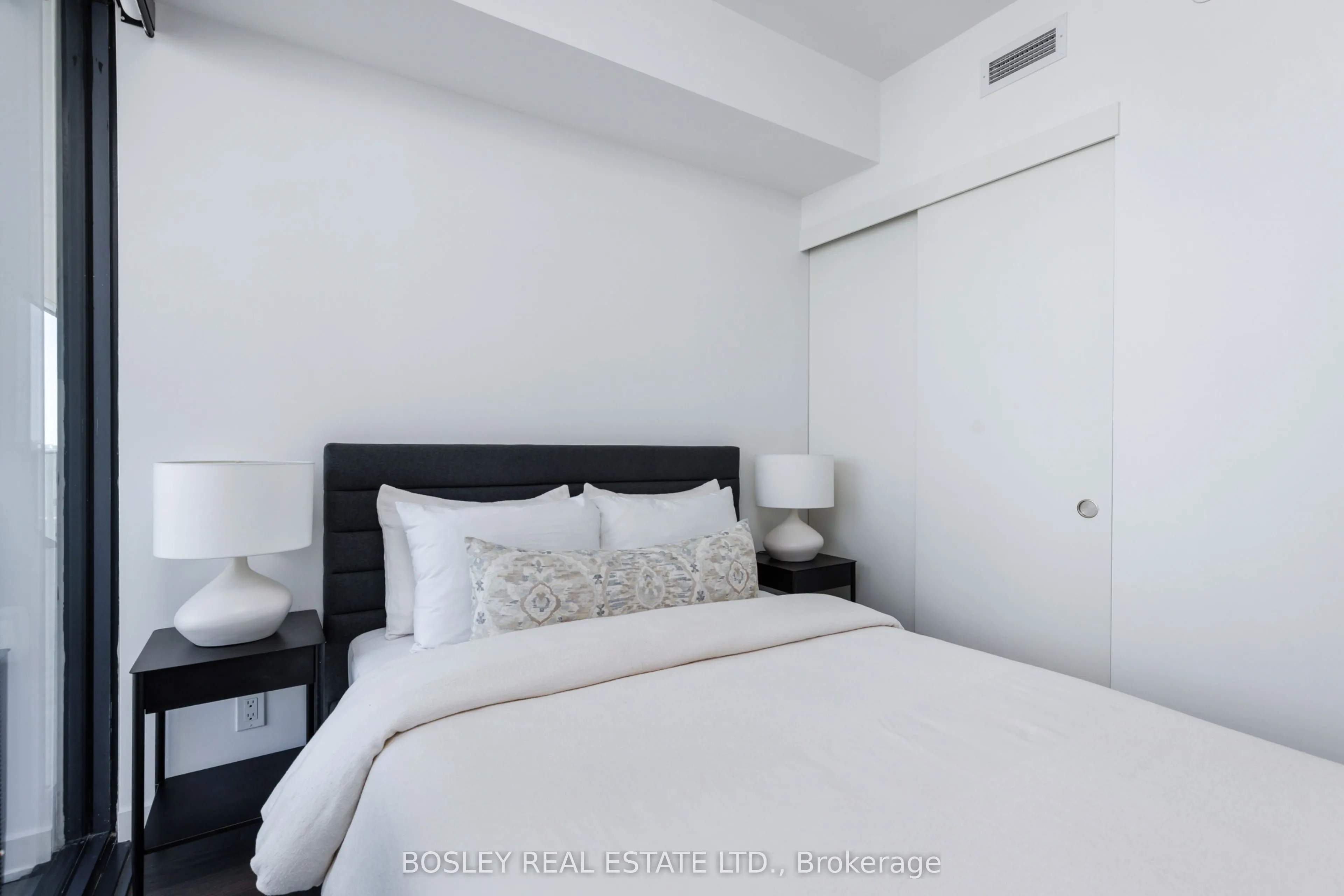 185 Roehampton Avenue #1702