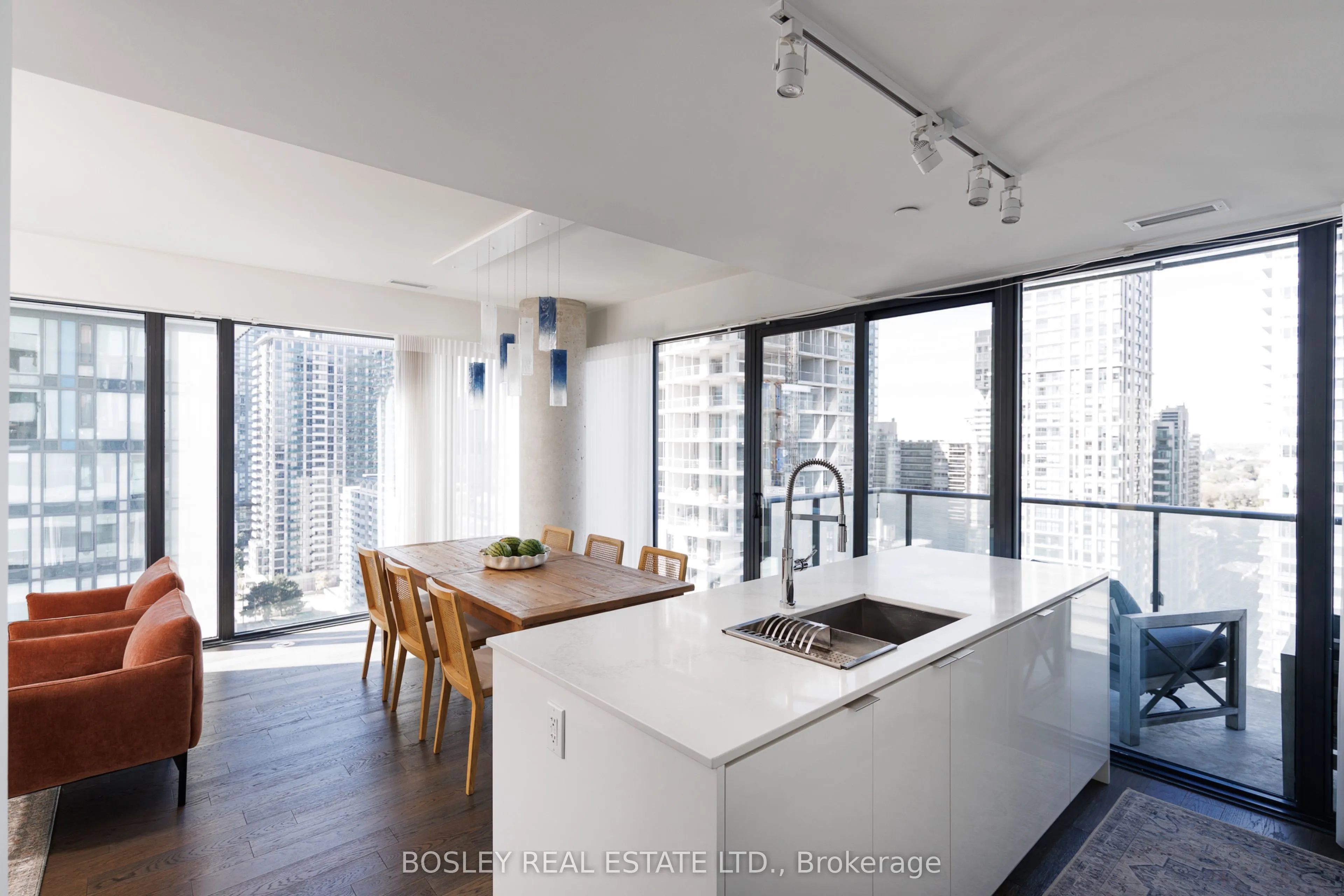 185 Roehampton Avenue #1702