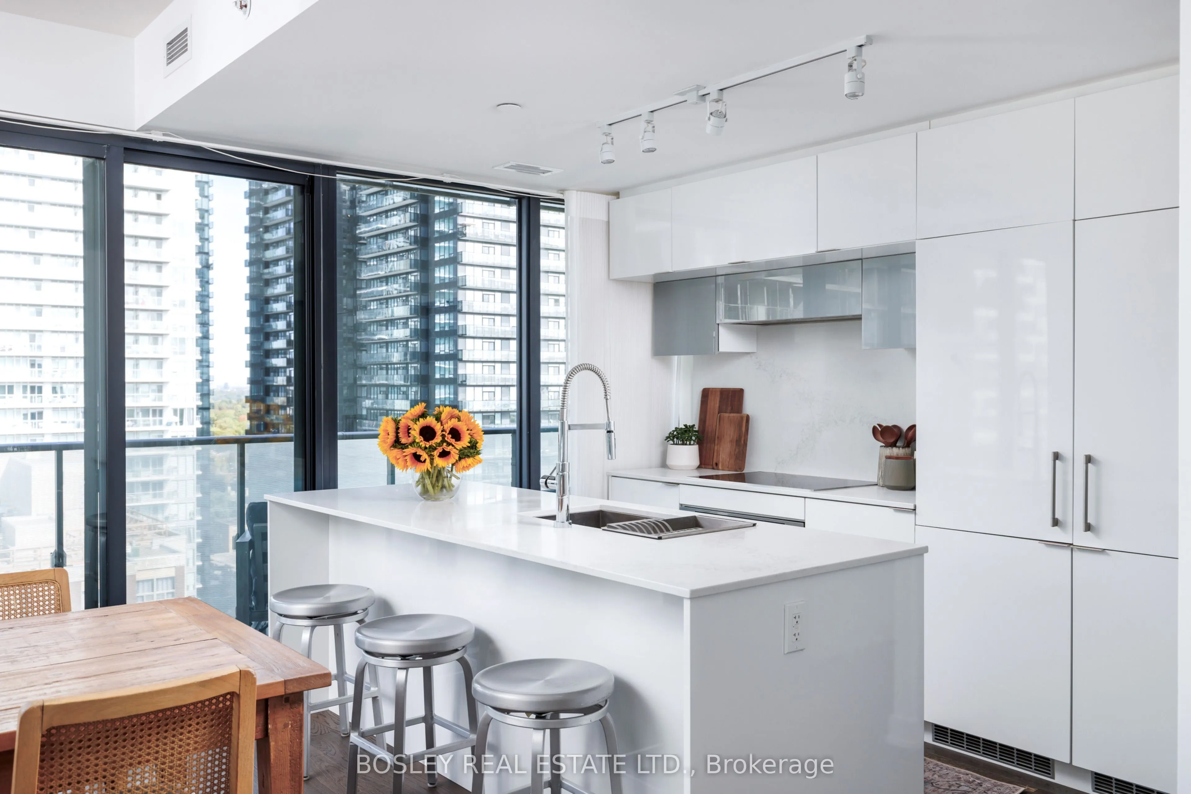 185 Roehampton Avenue #1702