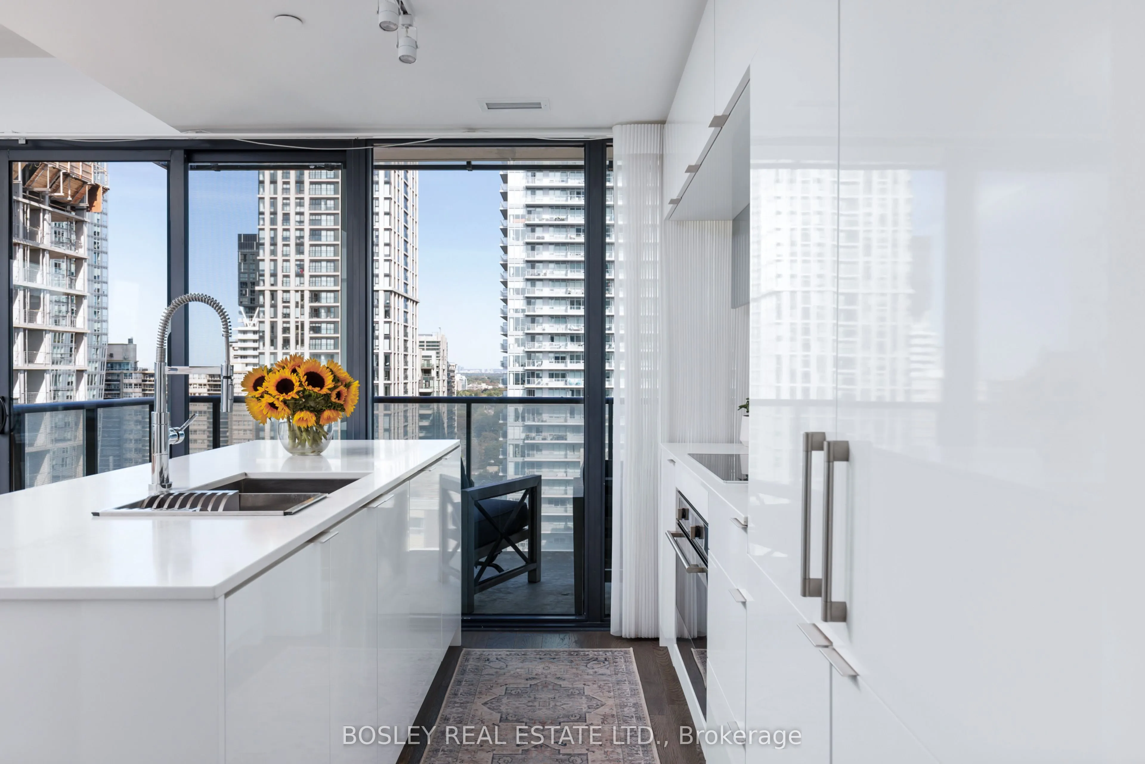 185 Roehampton Avenue #1702