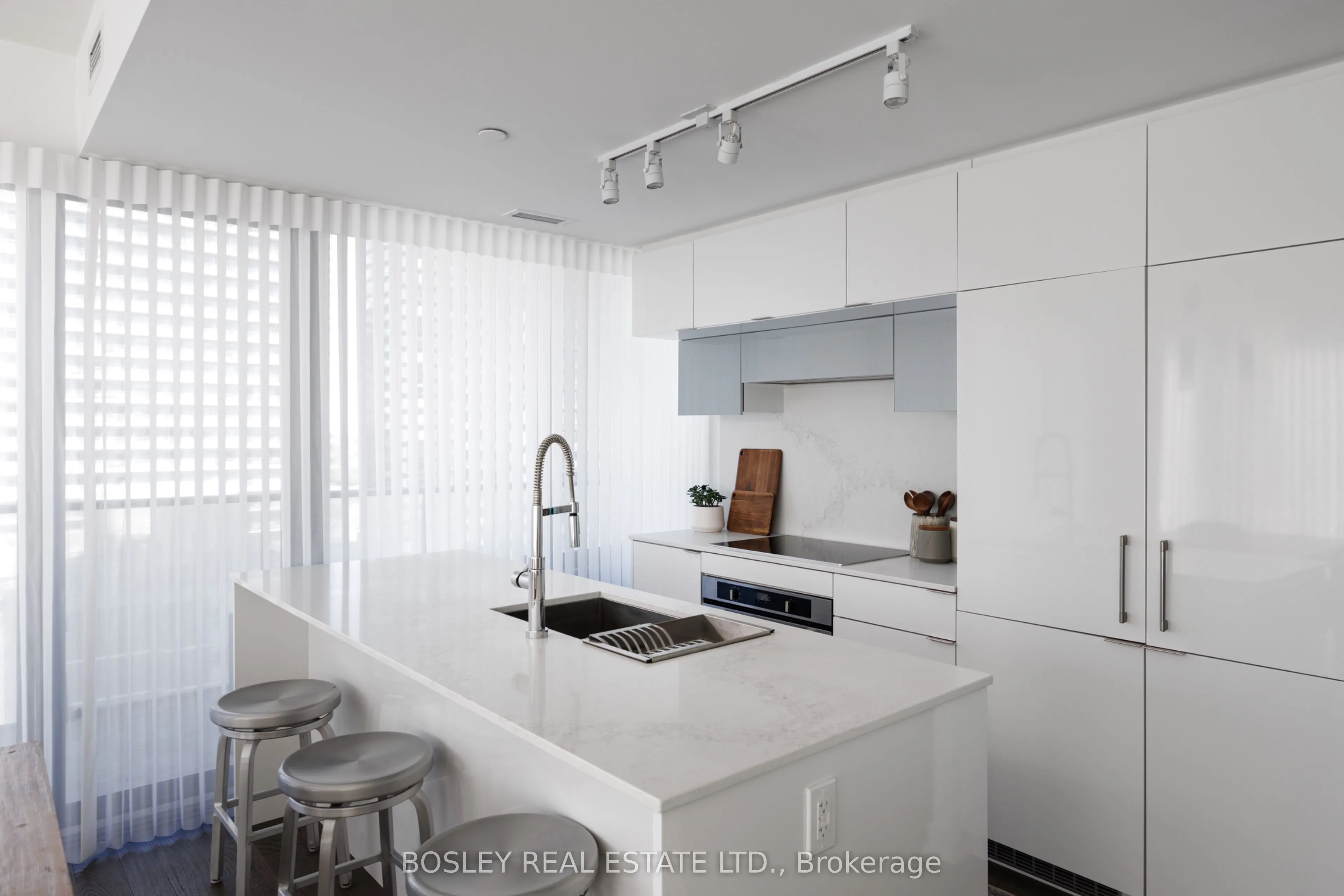 185 Roehampton Avenue #1702
