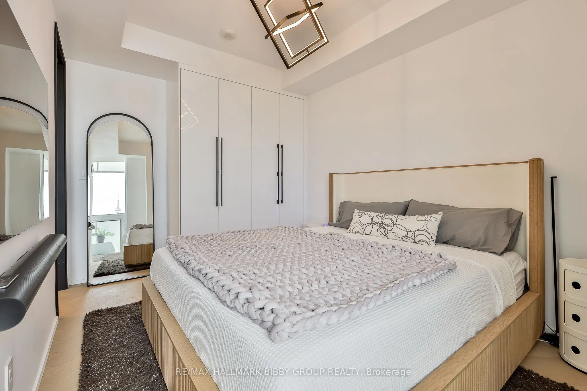 200 Bloor Street W #1204