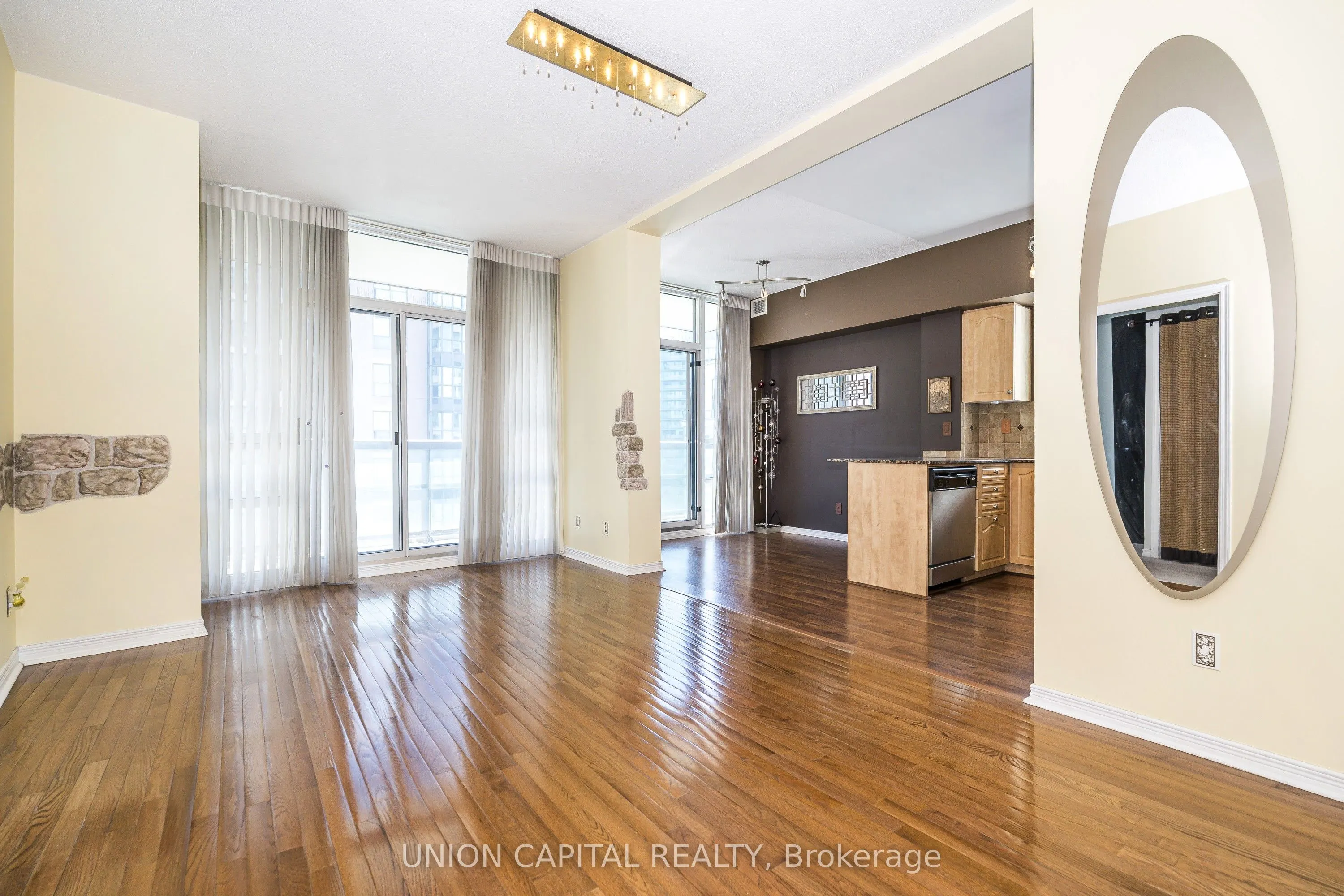 509 Beecroft Road #2002