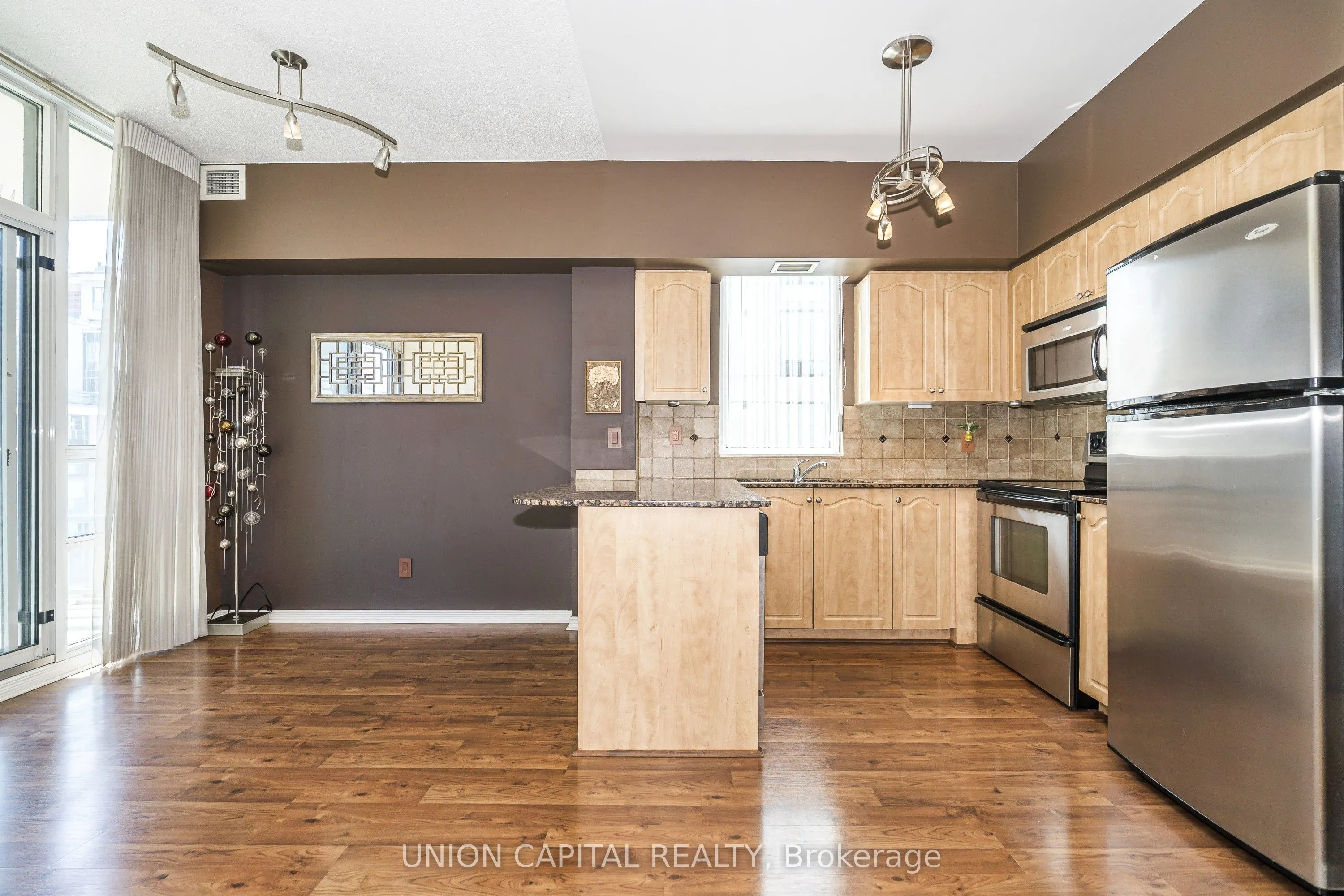 509 Beecroft Road #2002