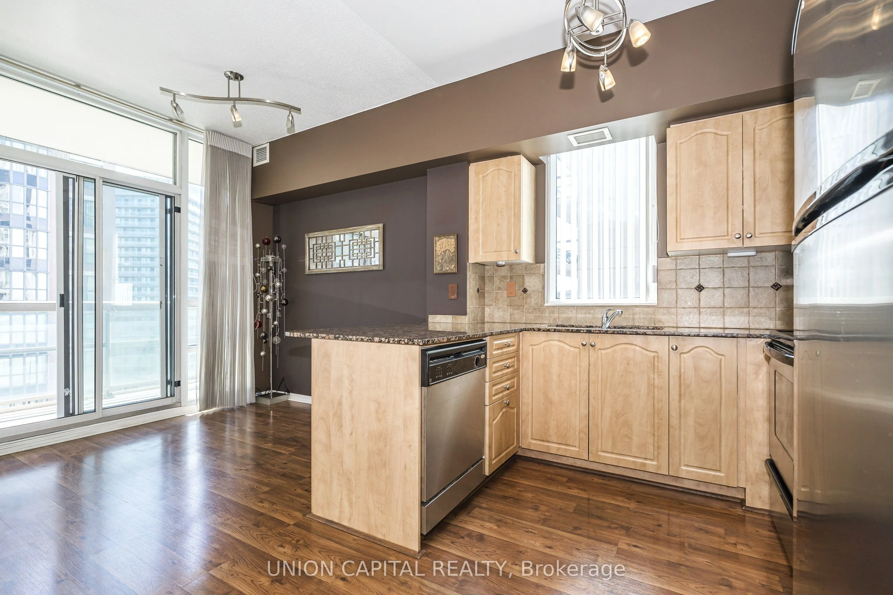 509 Beecroft Road #2002