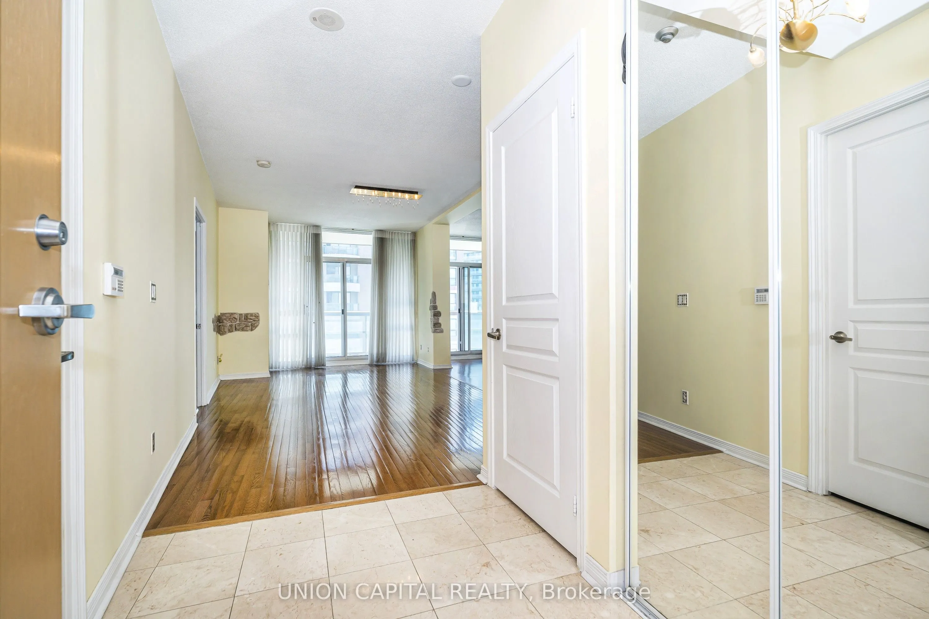 509 Beecroft Road #2002