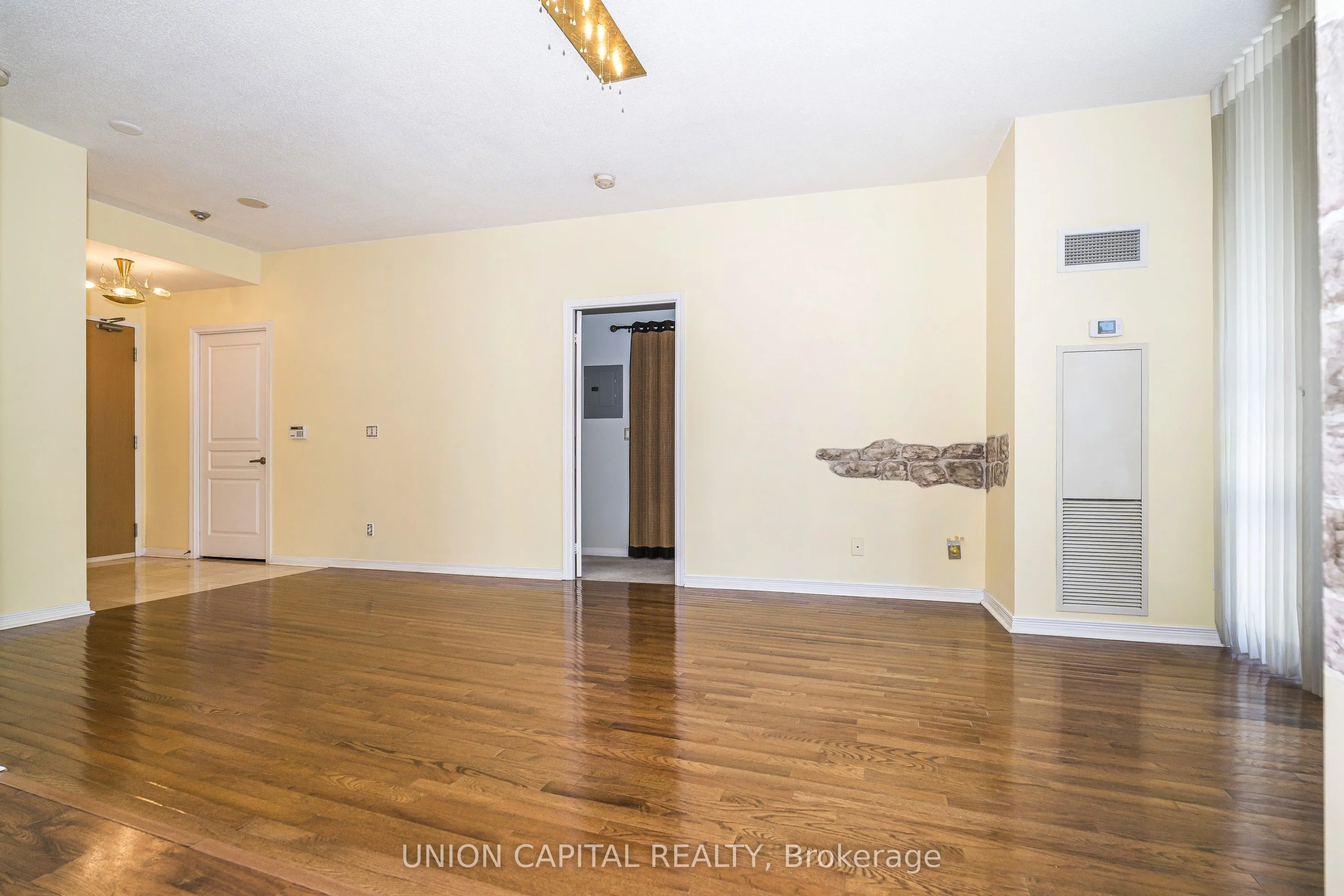 509 Beecroft Road #2002