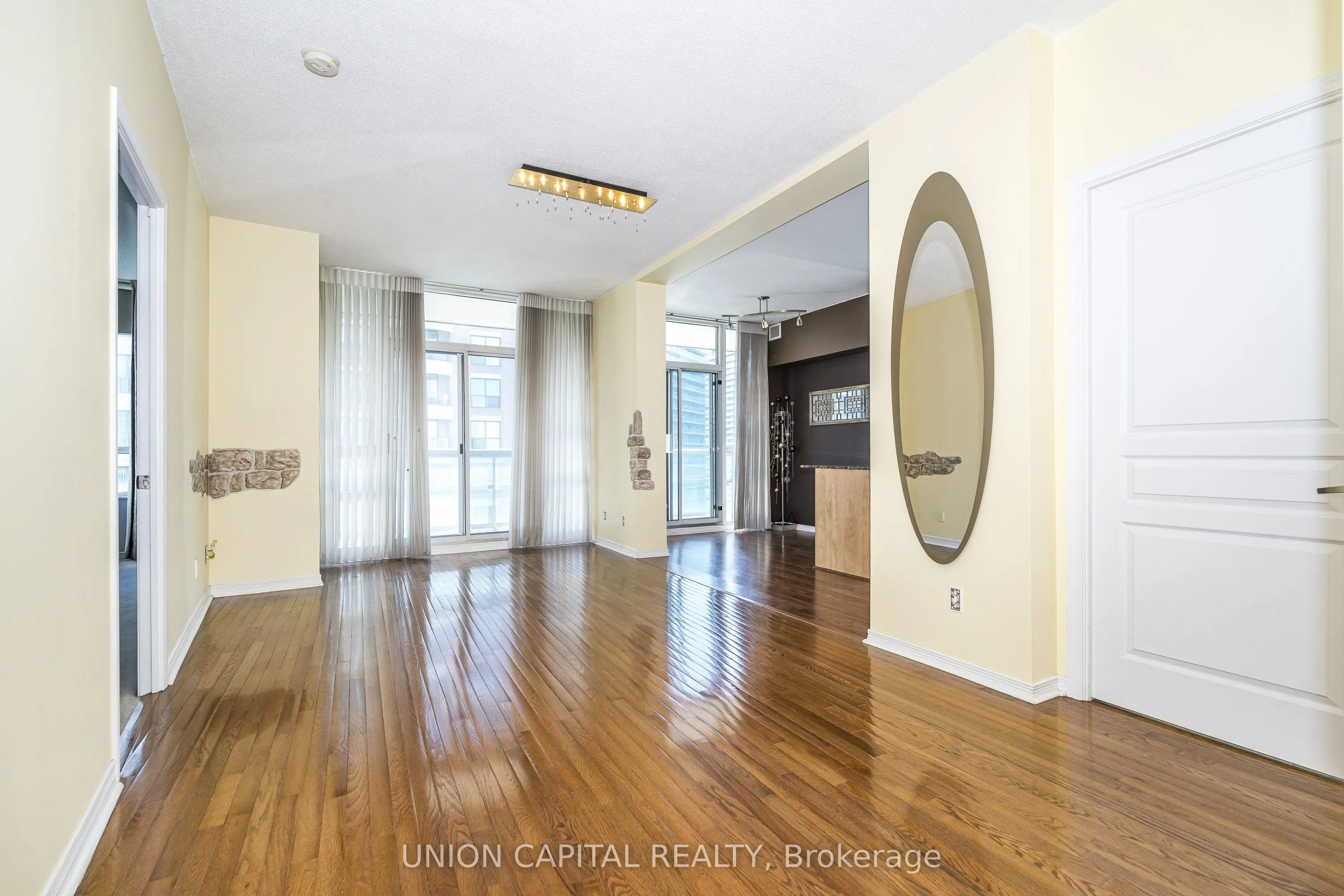 509 Beecroft Road #2002