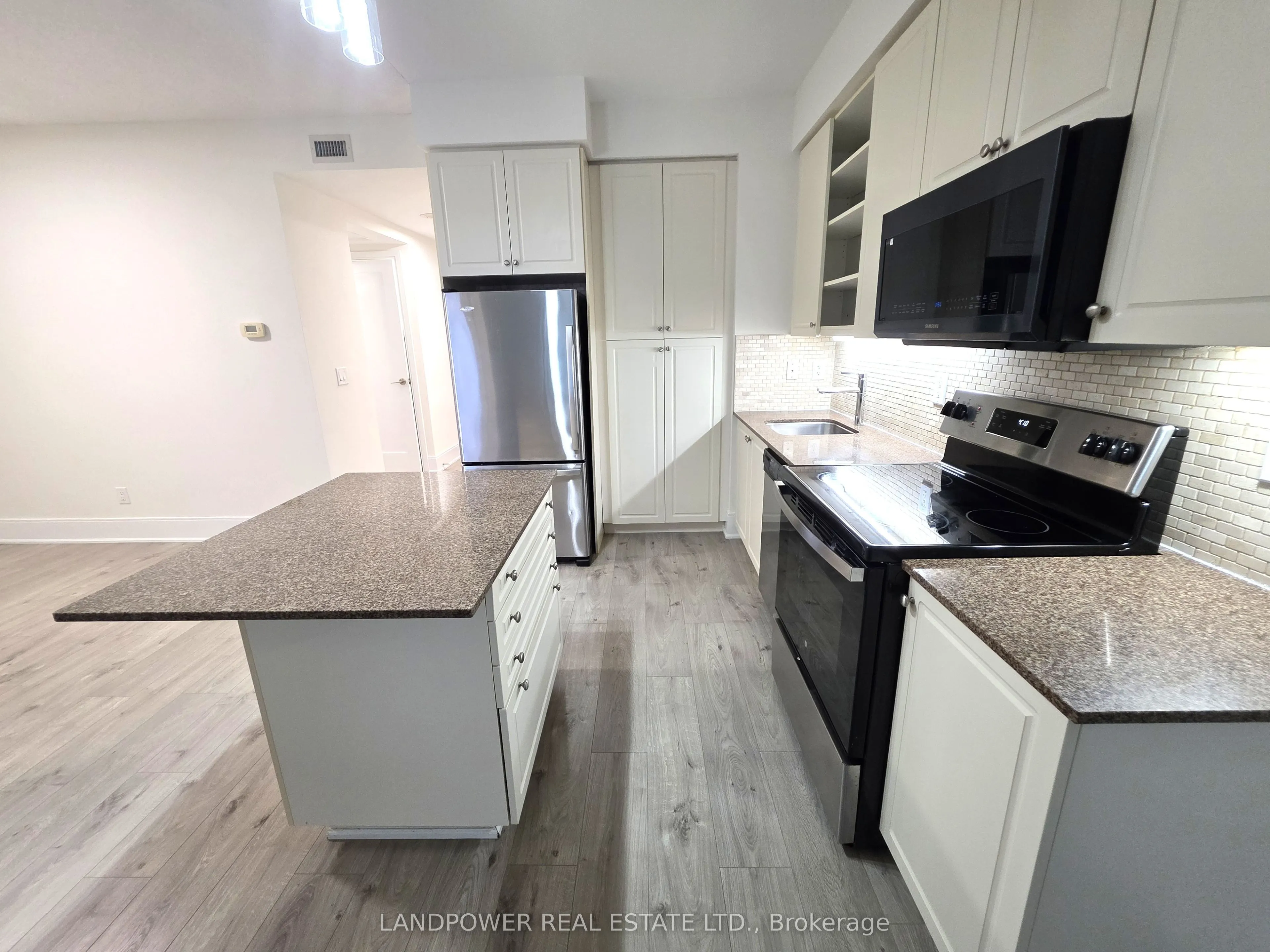 25 Broadway Avenue #906