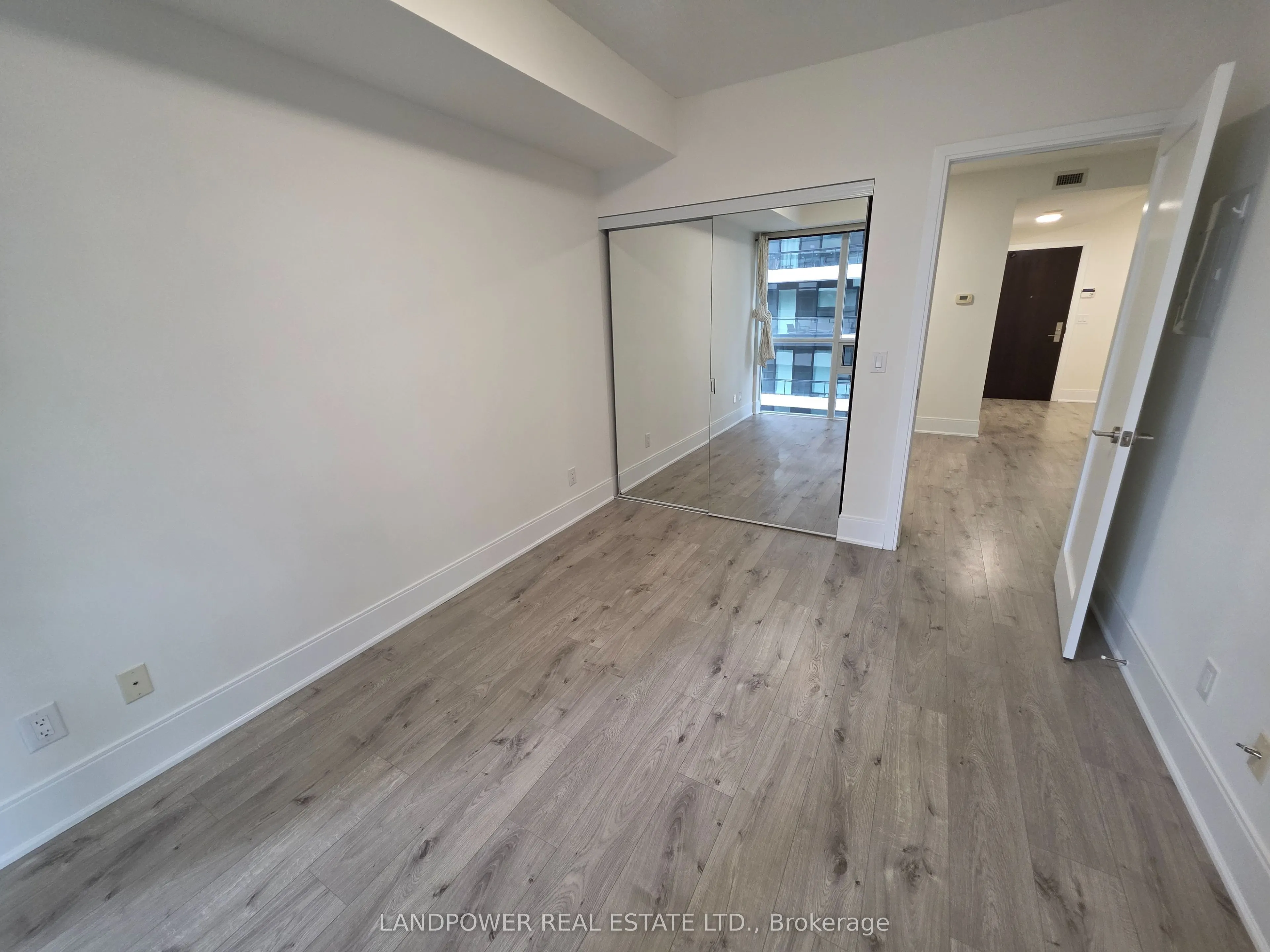 25 Broadway Avenue #906
