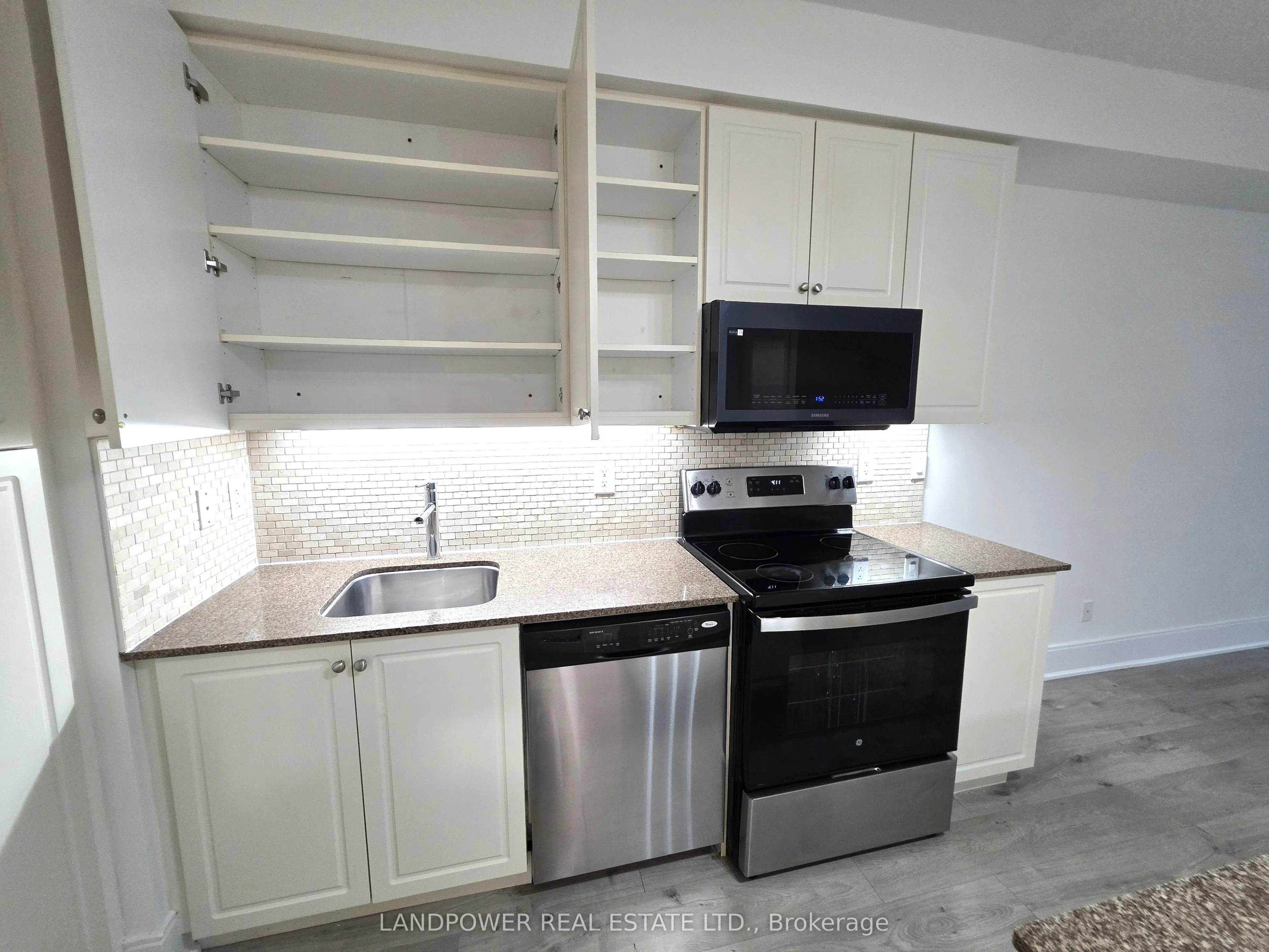 25 Broadway Avenue #906