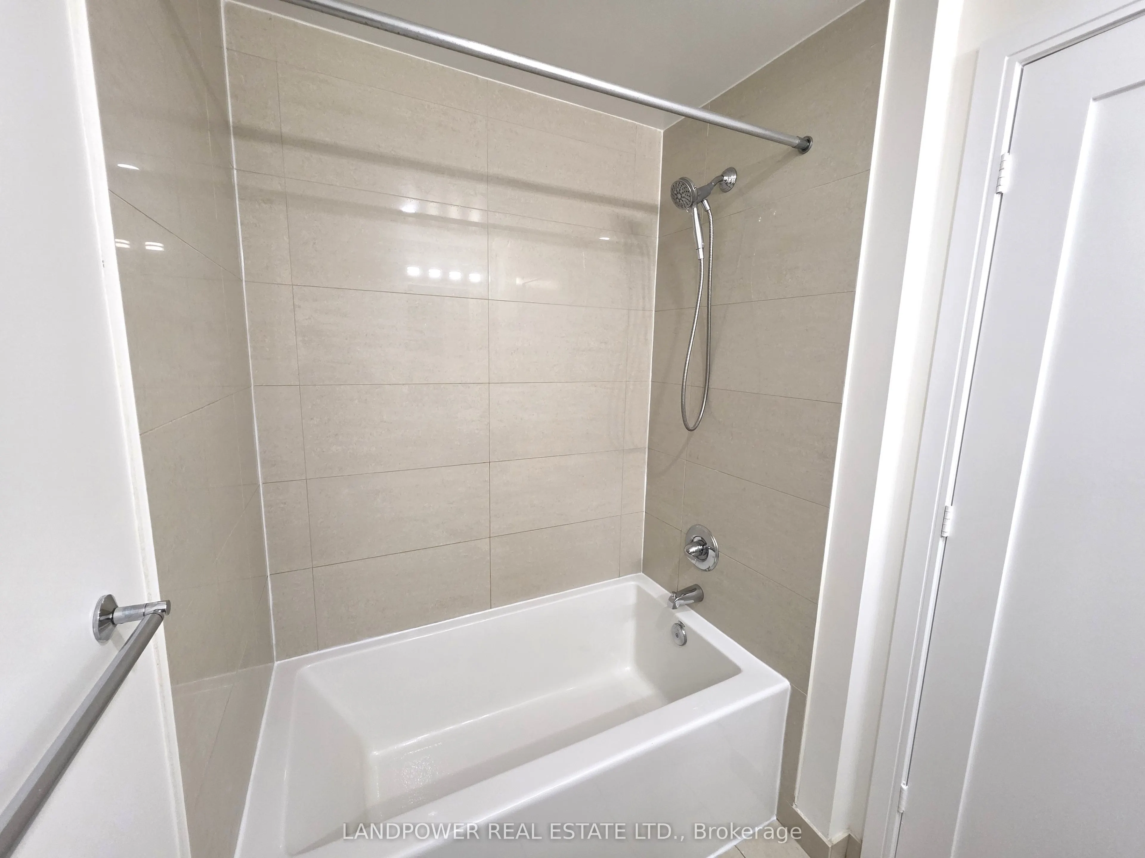 25 Broadway Avenue #906