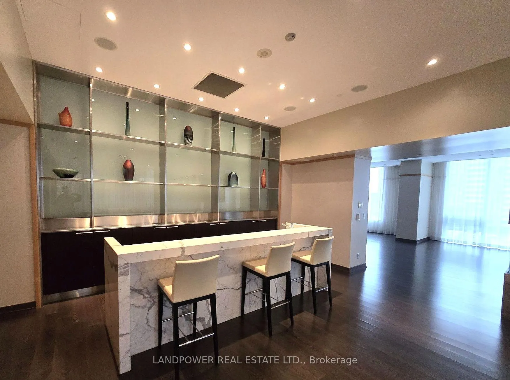 25 Broadway Avenue #906