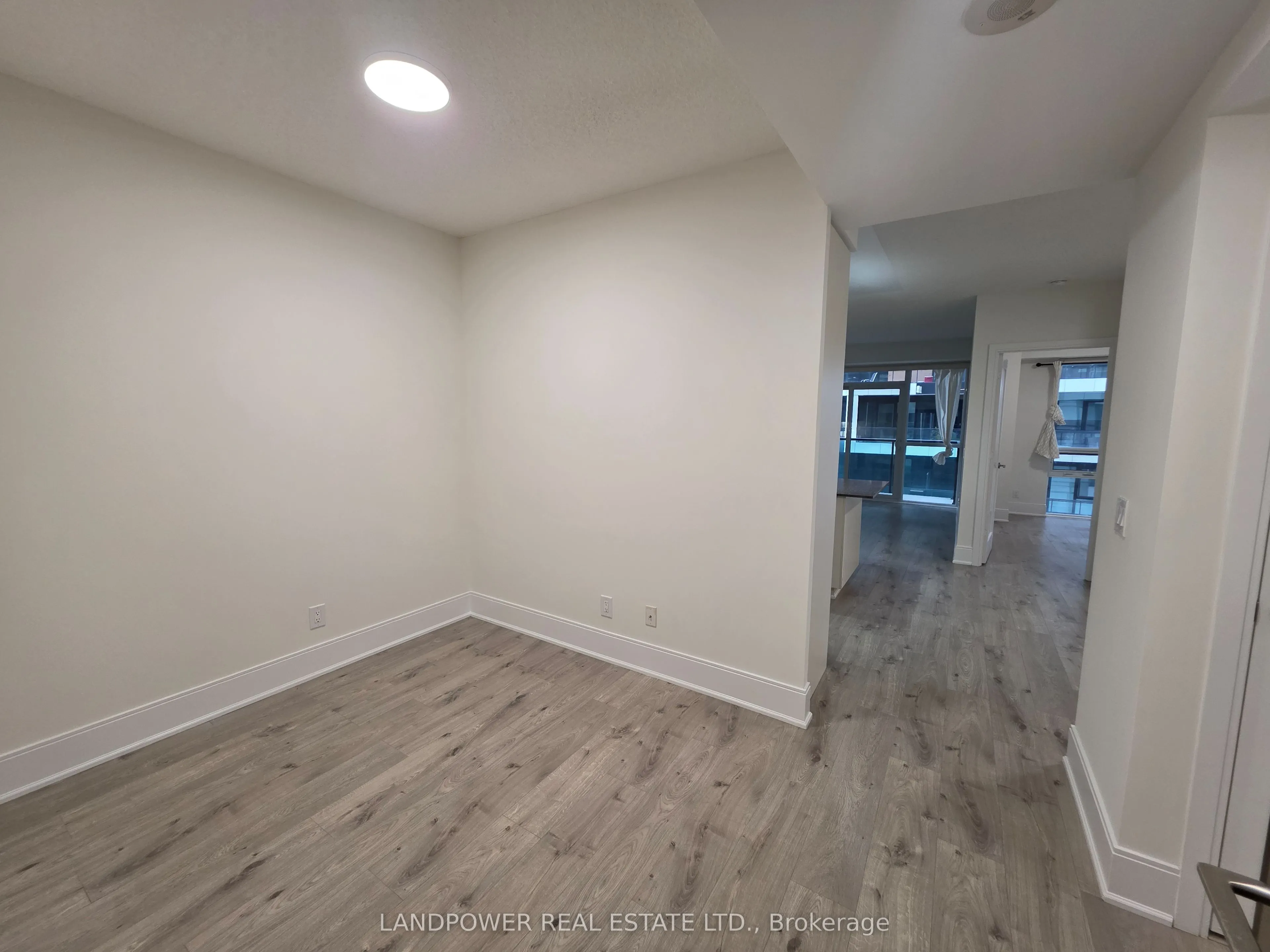 25 Broadway Avenue #906