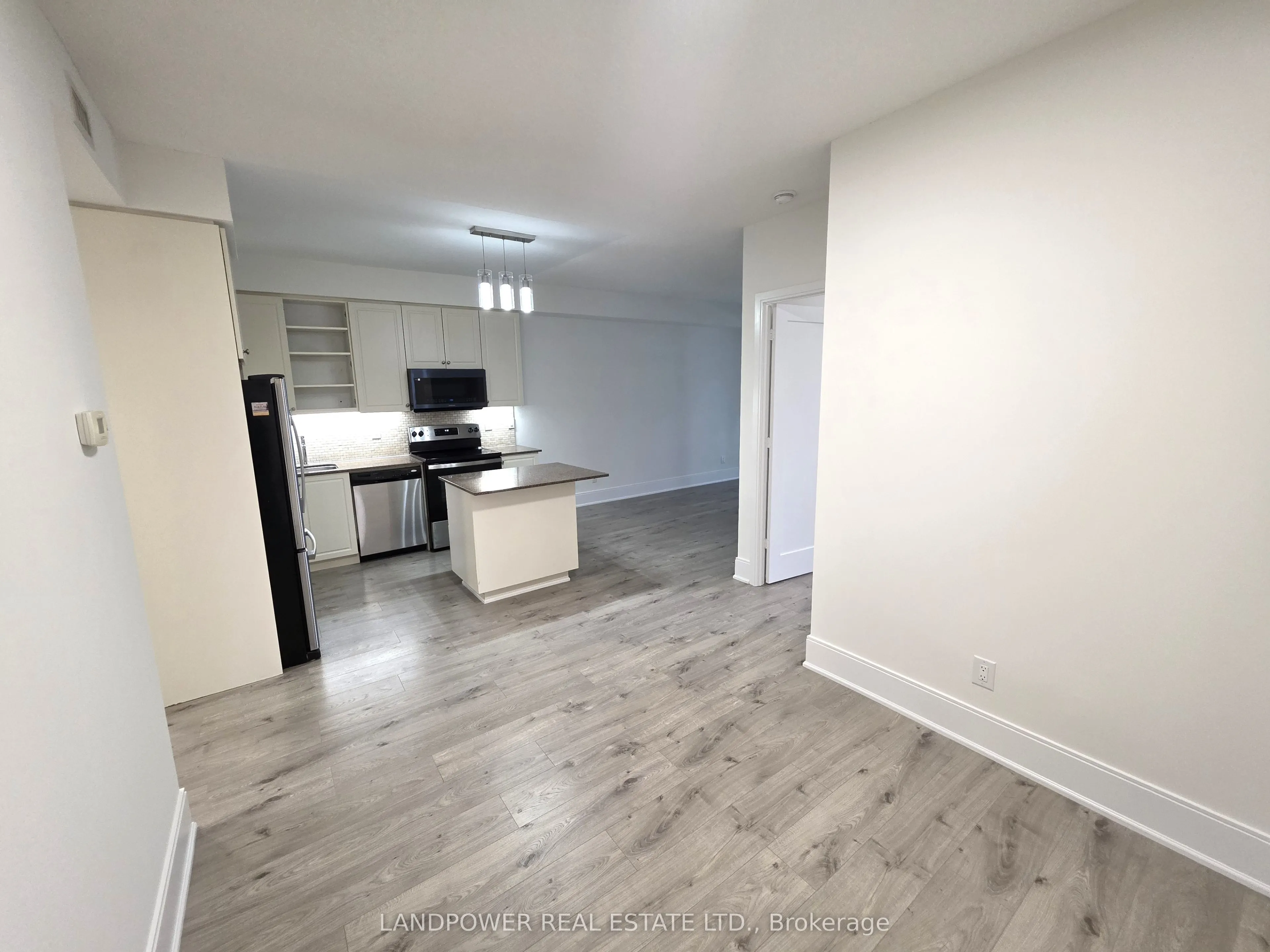 25 Broadway Avenue #906